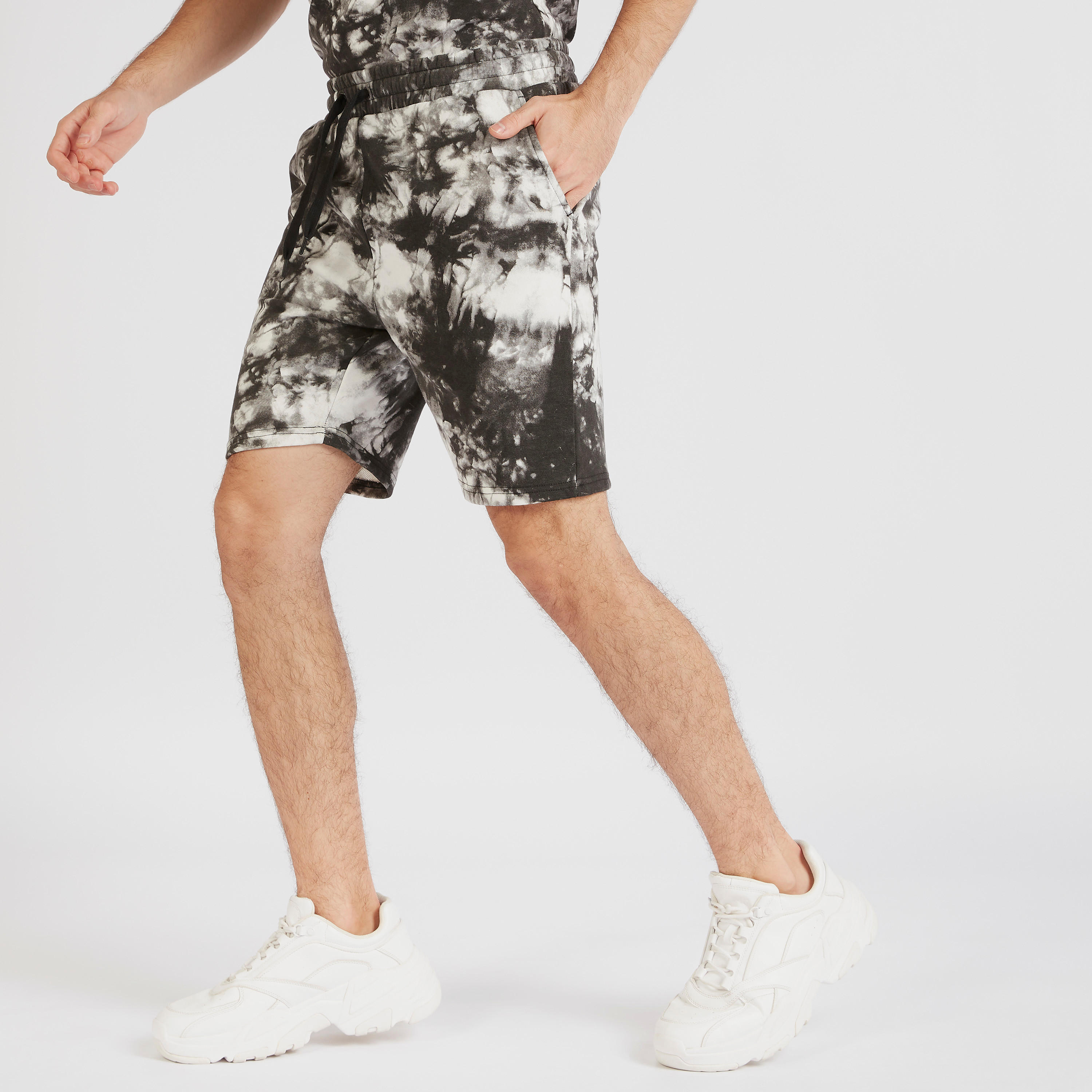 شورت برباط إغلاق وجيوب وطبعات مصبوغة-men-clothing-bottoms-shorts-image-4