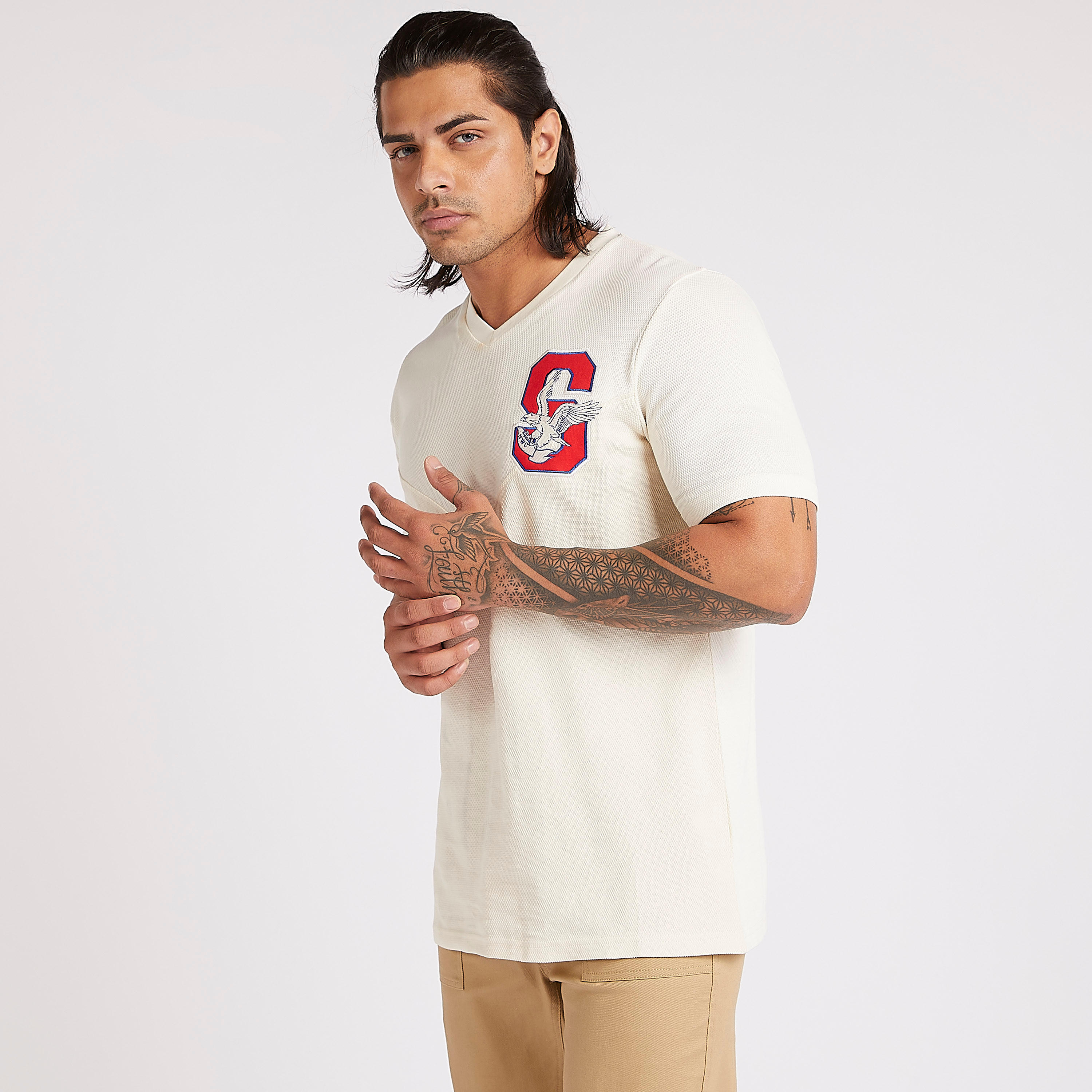 تيشيرت بأكمام قصيرة وتفاصيل مزخرفة-men-clothing-tshirtsandpolos-tshirts-image-1