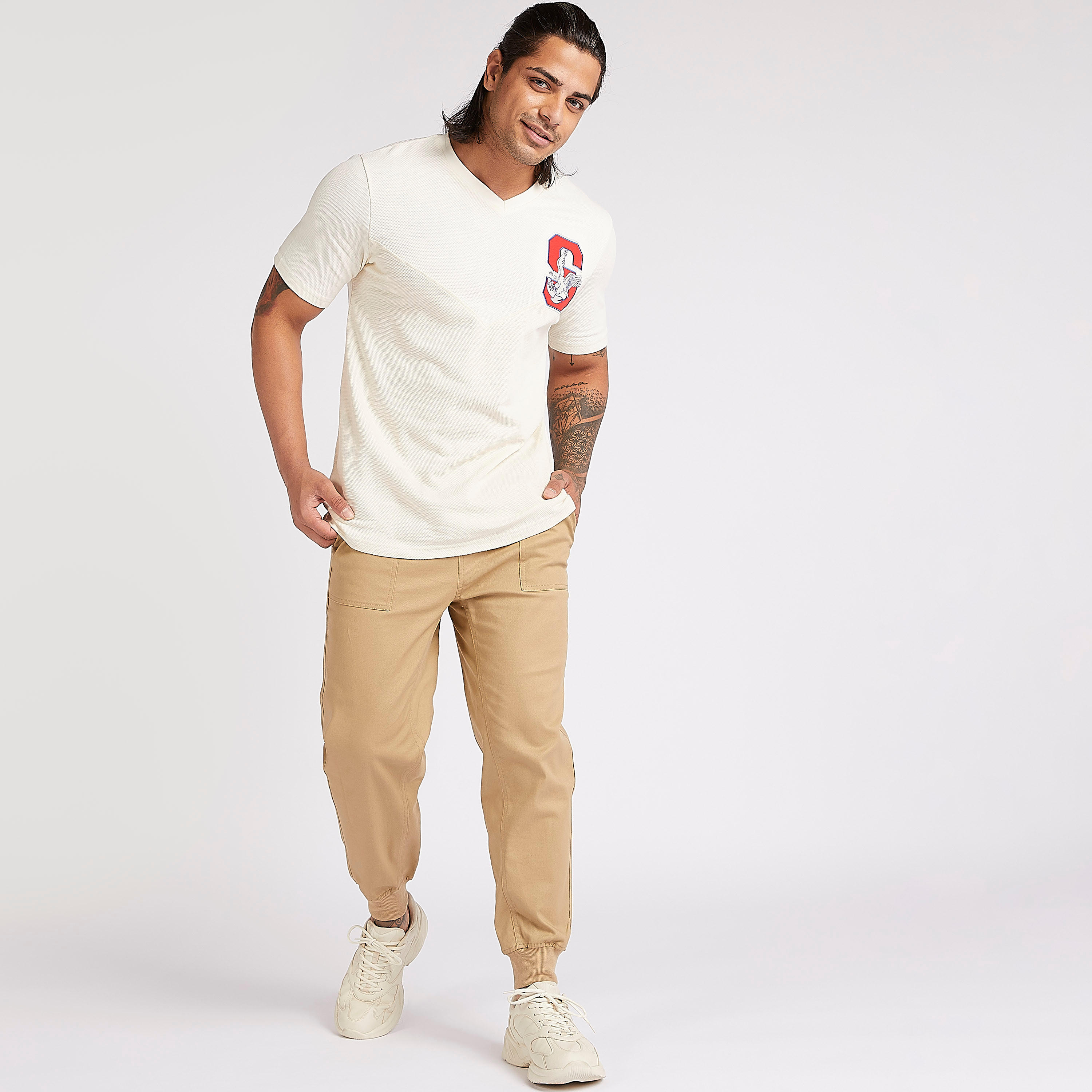 تيشيرت بأكمام قصيرة وتفاصيل مزخرفة-men-clothing-tshirtsandpolos-tshirts-image-2