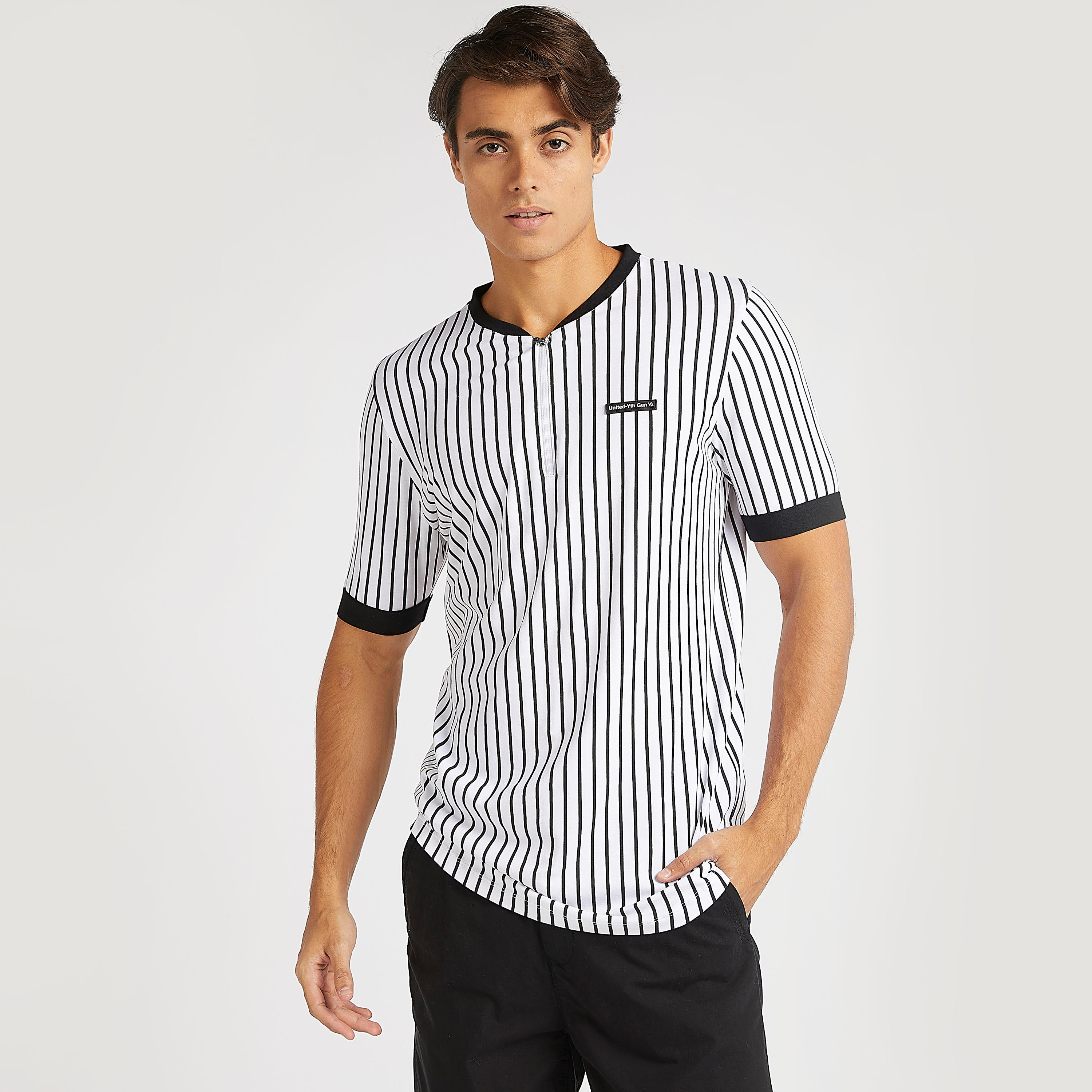 تيشيرت مقلّم بأكمام قصيرة وياقة هينلي-men-clothing-tshirtsandpolos-tshirts-image-1