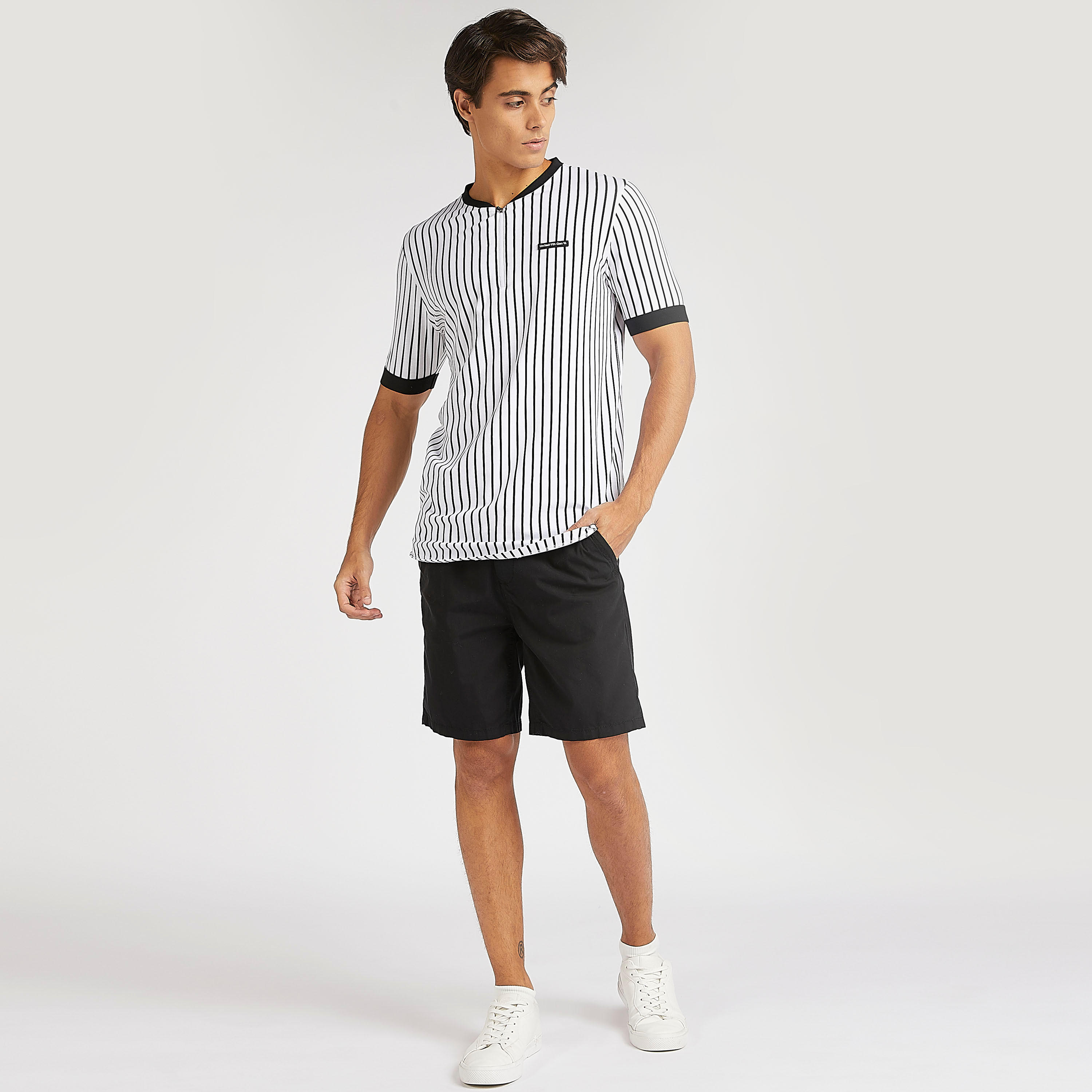 تيشيرت مقلّم بأكمام قصيرة وياقة هينلي-men-clothing-tshirtsandpolos-tshirts-image-2