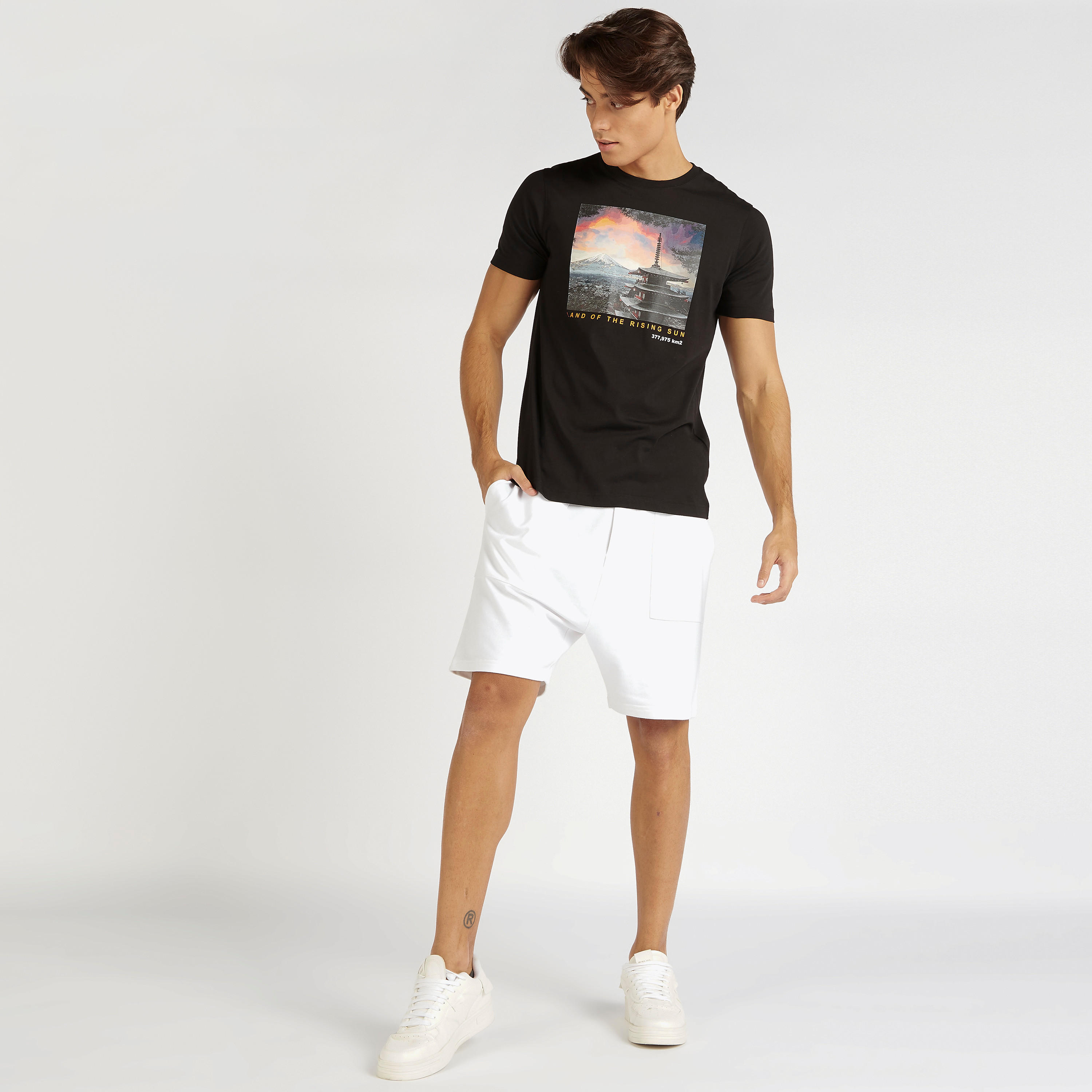 شورت سادة برباط إغلاق وجيوب-men-clothing-bottoms-shorts-image-3