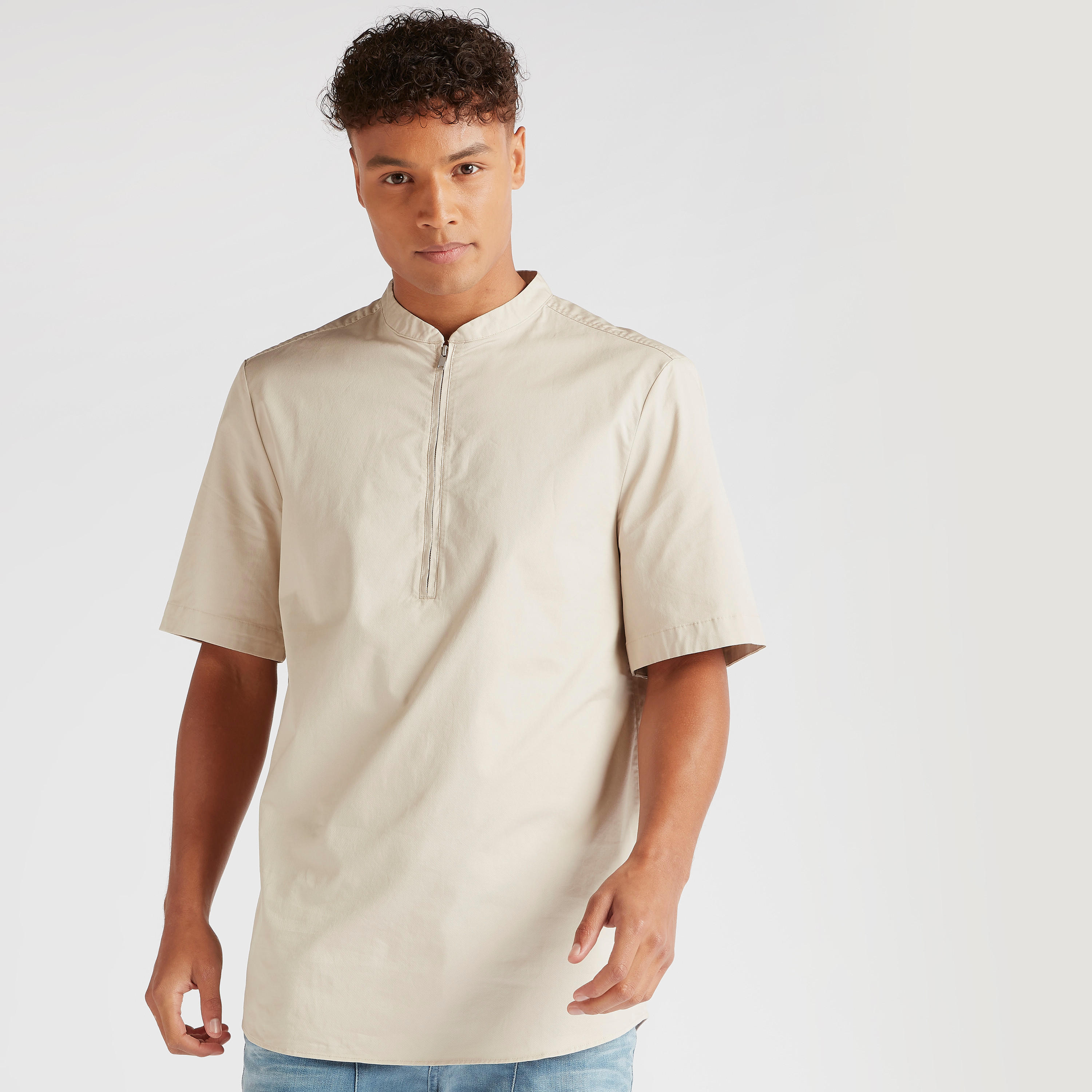 قميص سادة بقصة مريحة مع ياقة ماندارين ونصف سحاب-men-clothing-shirts-image-1