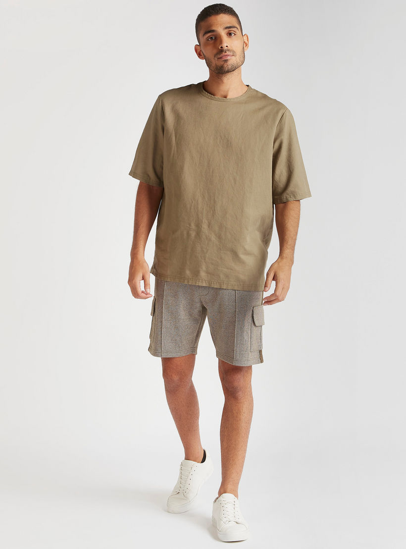 تيشيرت سادة بياقة ضيّقة وأكمام قصيرة-men-clothing-tshirtsandpolos-tshirts-image-3