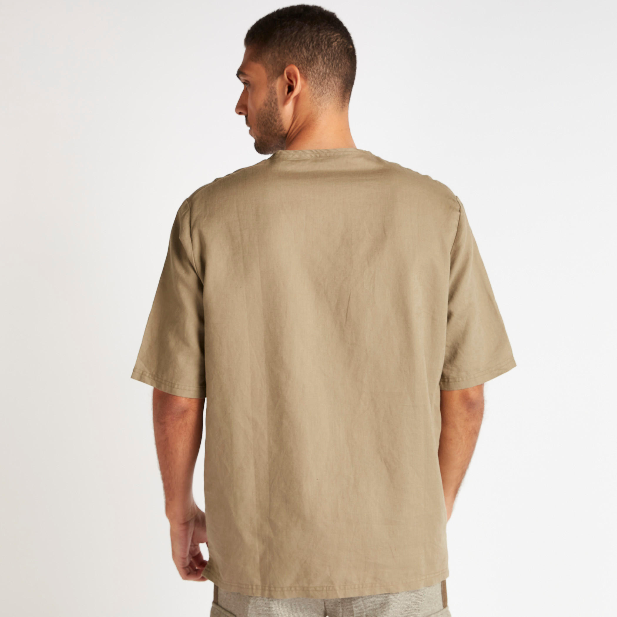 تيشيرت سادة بياقة ضيّقة وأكمام قصيرة-men-clothing-tshirtsandpolos-tshirts-image-1