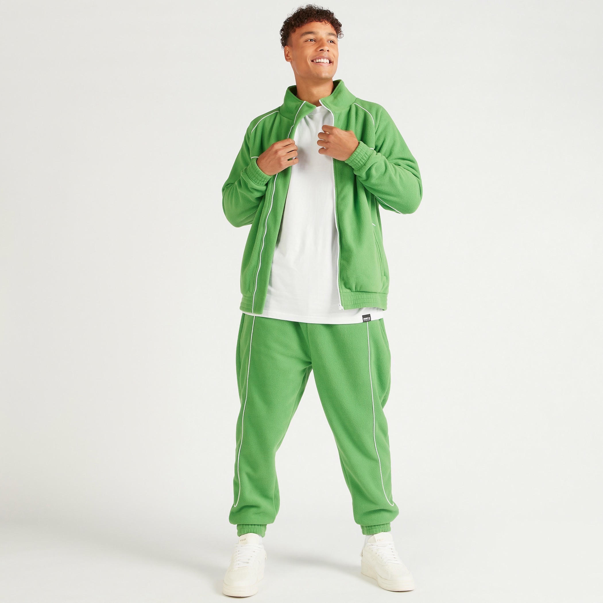 جاكيت طويل بارز الملمس بسحّاب وأكمام طويلة وجيوب-men-clothing-jacketsandblazers-jackets-image-2