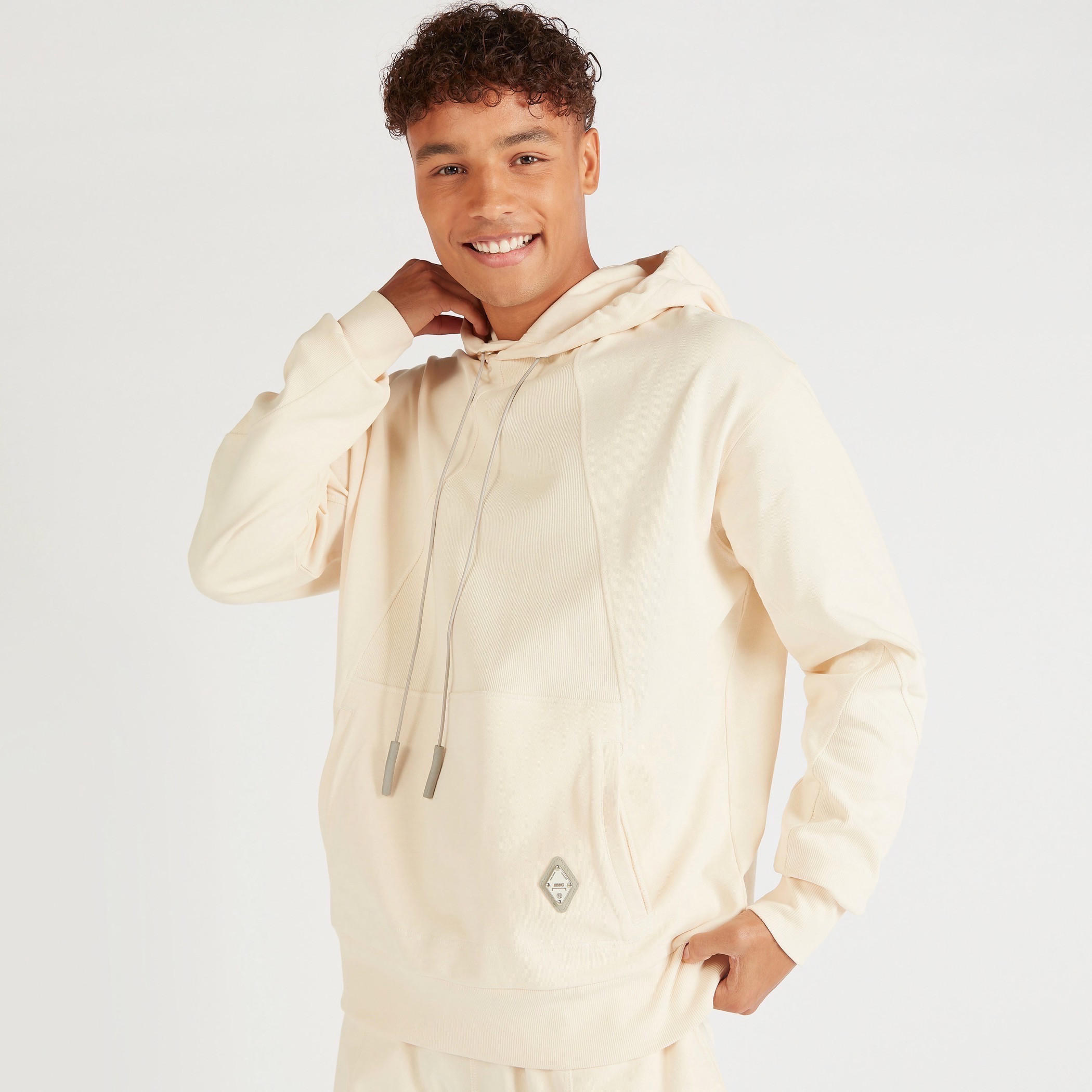 هودي سادة بأكمام طويلة وجيوب كنغر-men-winterwear-hoodiesandsweatshirts-image-1
