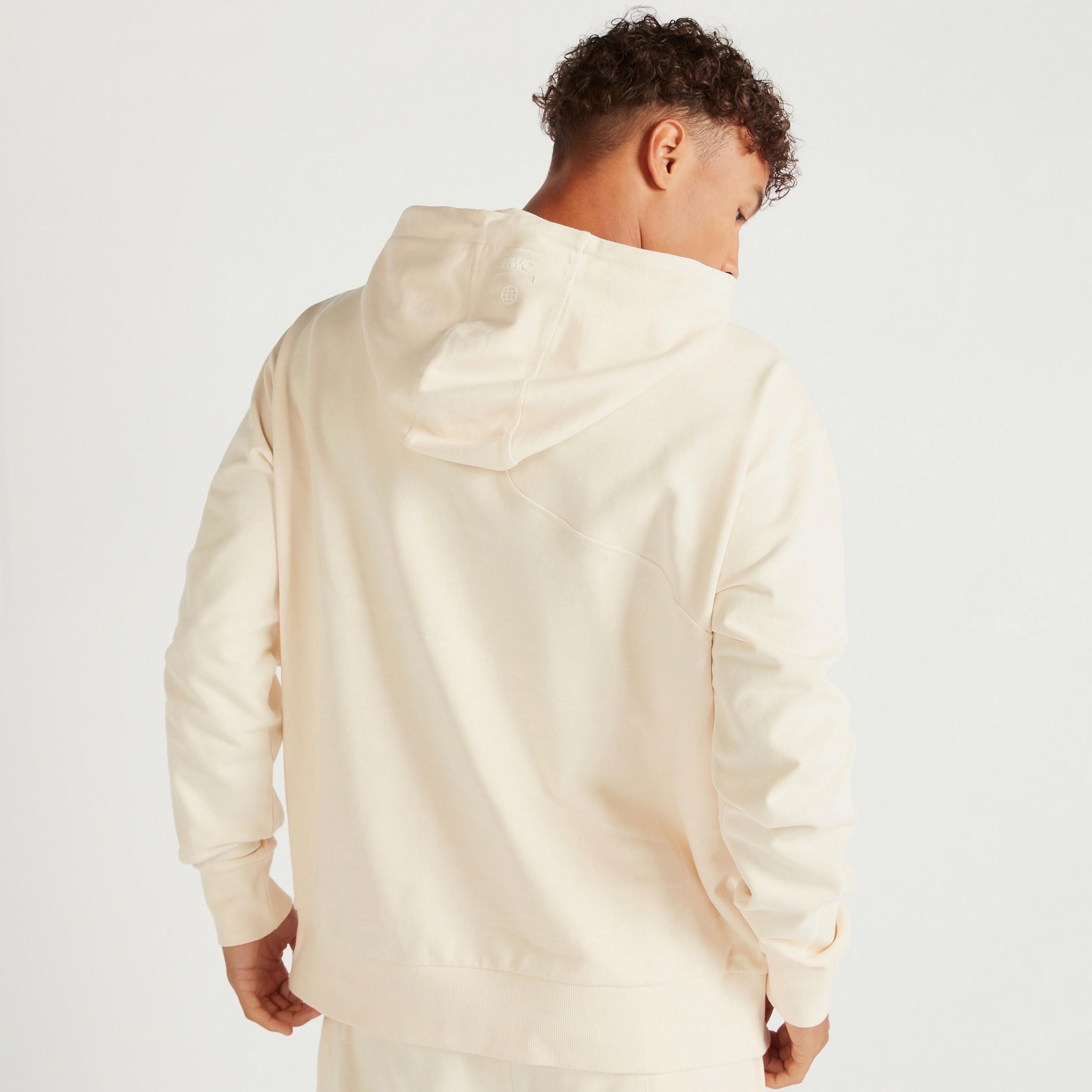 هودي سادة بأكمام طويلة وجيوب كنغر-men-winterwear-hoodiesandsweatshirts-image-4