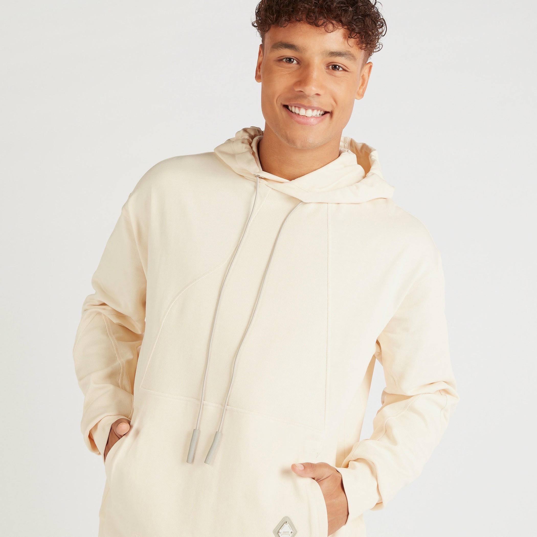 هودي سادة بأكمام طويلة وجيوب كنغر-men-winterwear-hoodiesandsweatshirts-image-6
