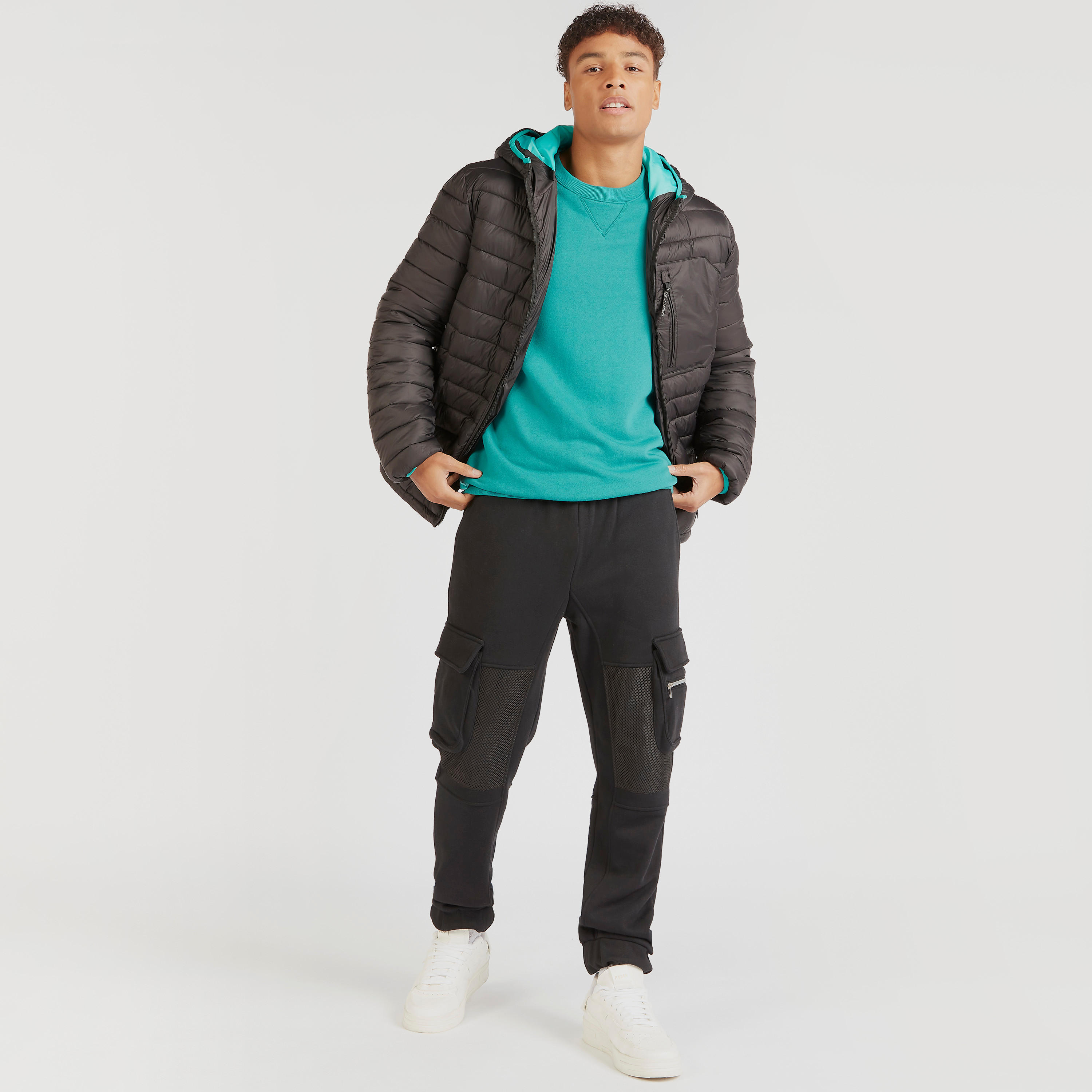 جاكيت مبطن بقبعة وسحاب وأكمام طويلة وجيوب-men-clothing-jacketsandblazers-jackets-image-2