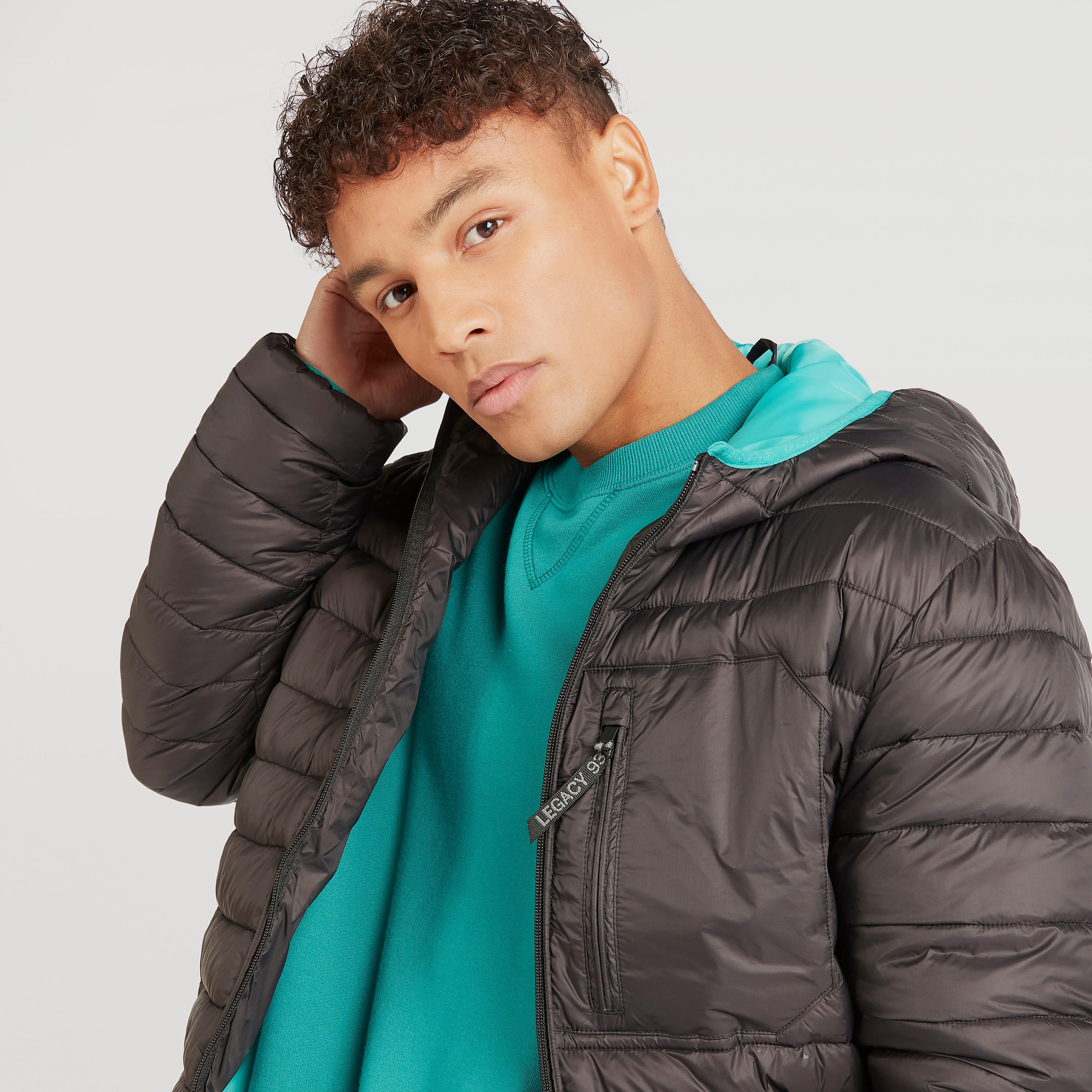 جاكيت مبطن بقبعة وسحاب وأكمام طويلة وجيوب-men-clothing-jacketsandblazers-jackets-image-3