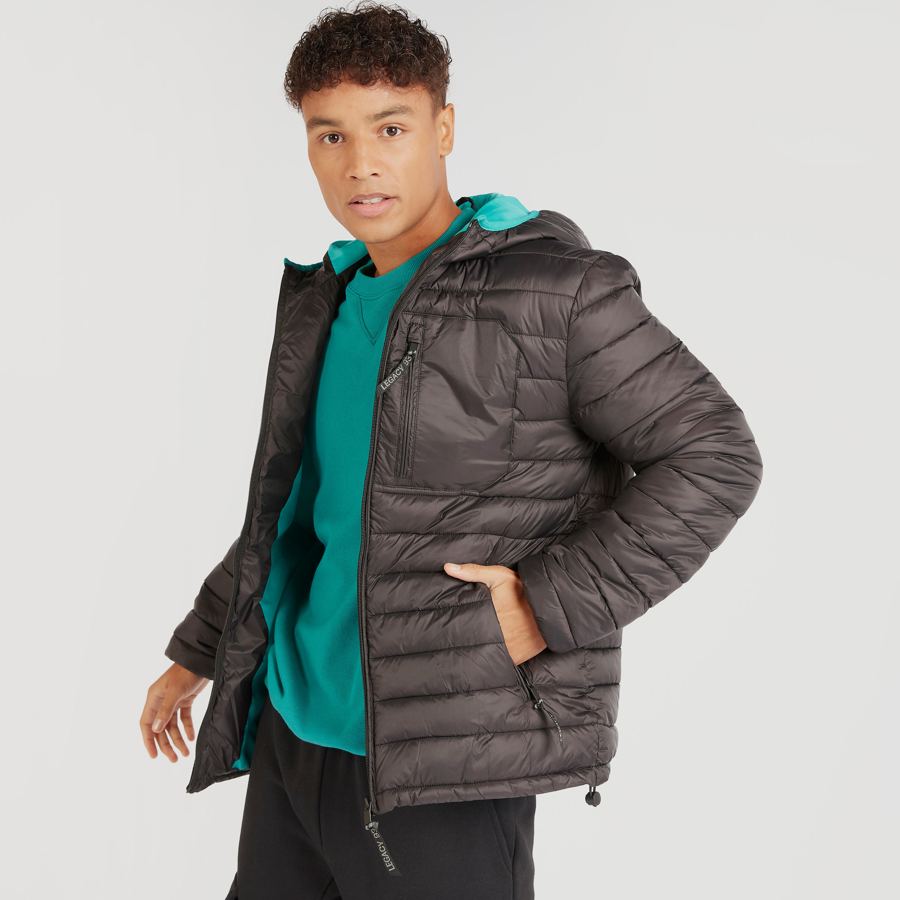 جاكيت مبطن بقبعة وسحاب وأكمام طويلة وجيوب-men-clothing-jacketsandblazers-jackets-image-6