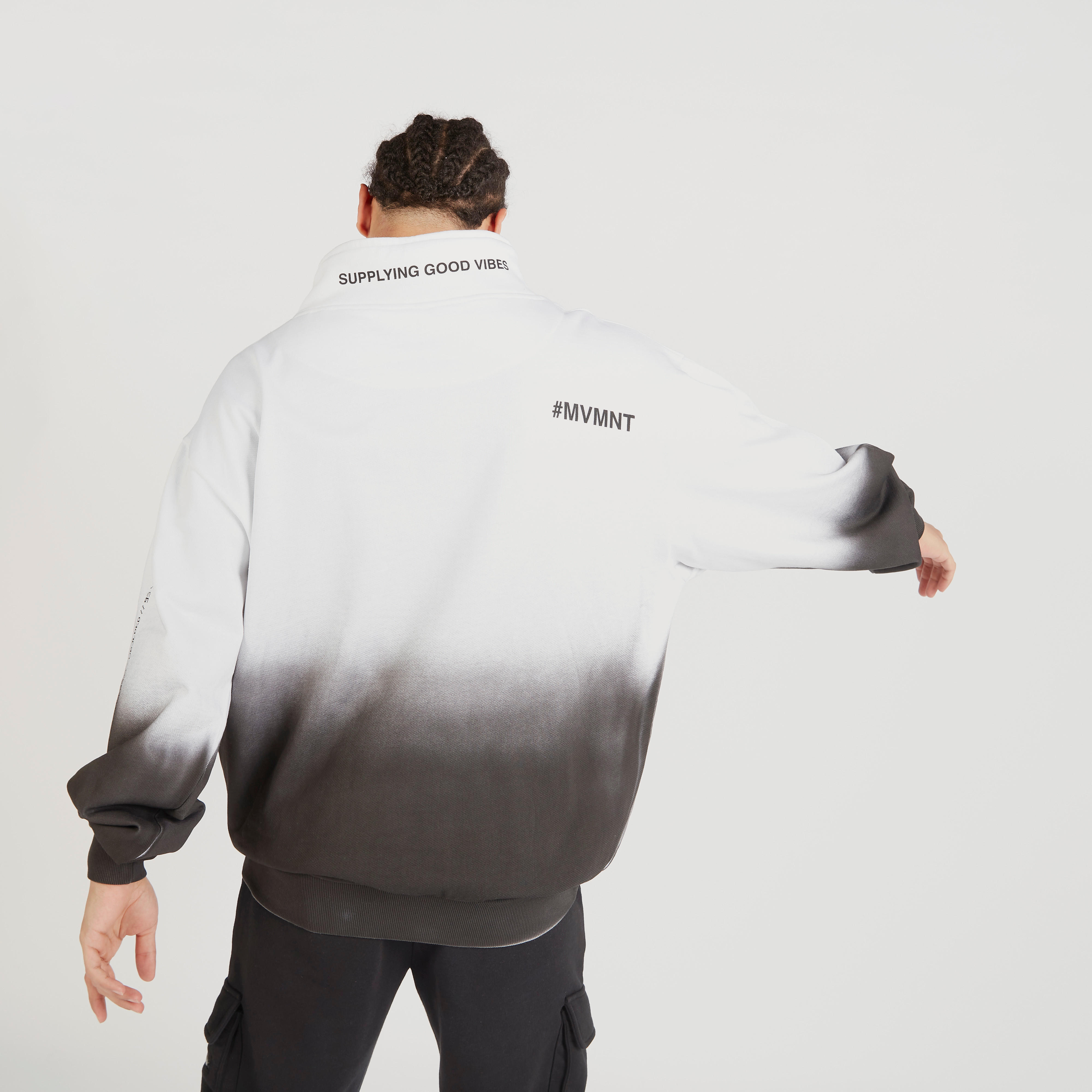 سويت شيرت بياقة عالية وأكمام طويلة وطبعات-men-winterwear-hoodiesandsweatshirts-image-4