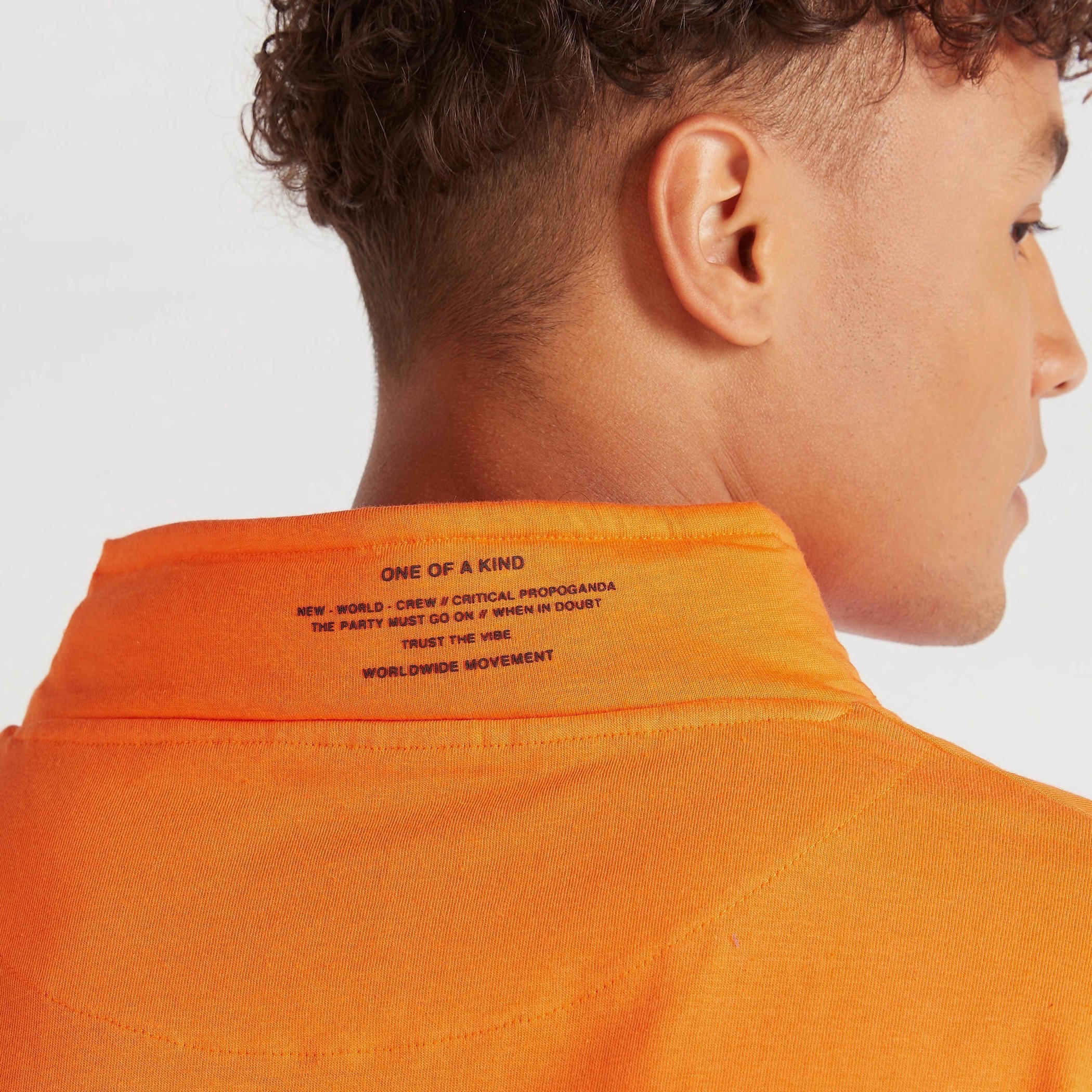 تيشيرت بأكمام قصيرة وياقة عالية وطبعات-men-clothing-tshirtsandpolos-tshirts-image-6