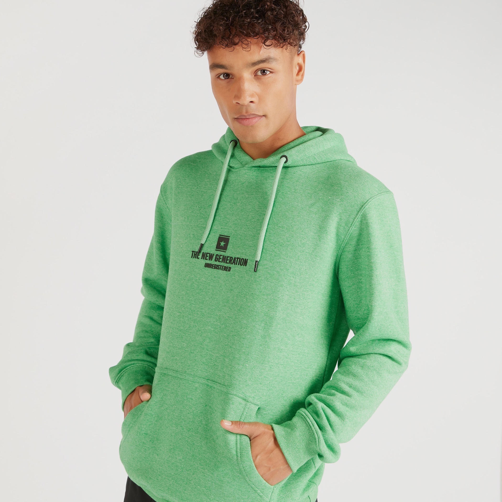 هودي بطبعات وأكمام طويلة وجيوب كنغر-men-winterwear-hoodiesandsweatshirts-image-6