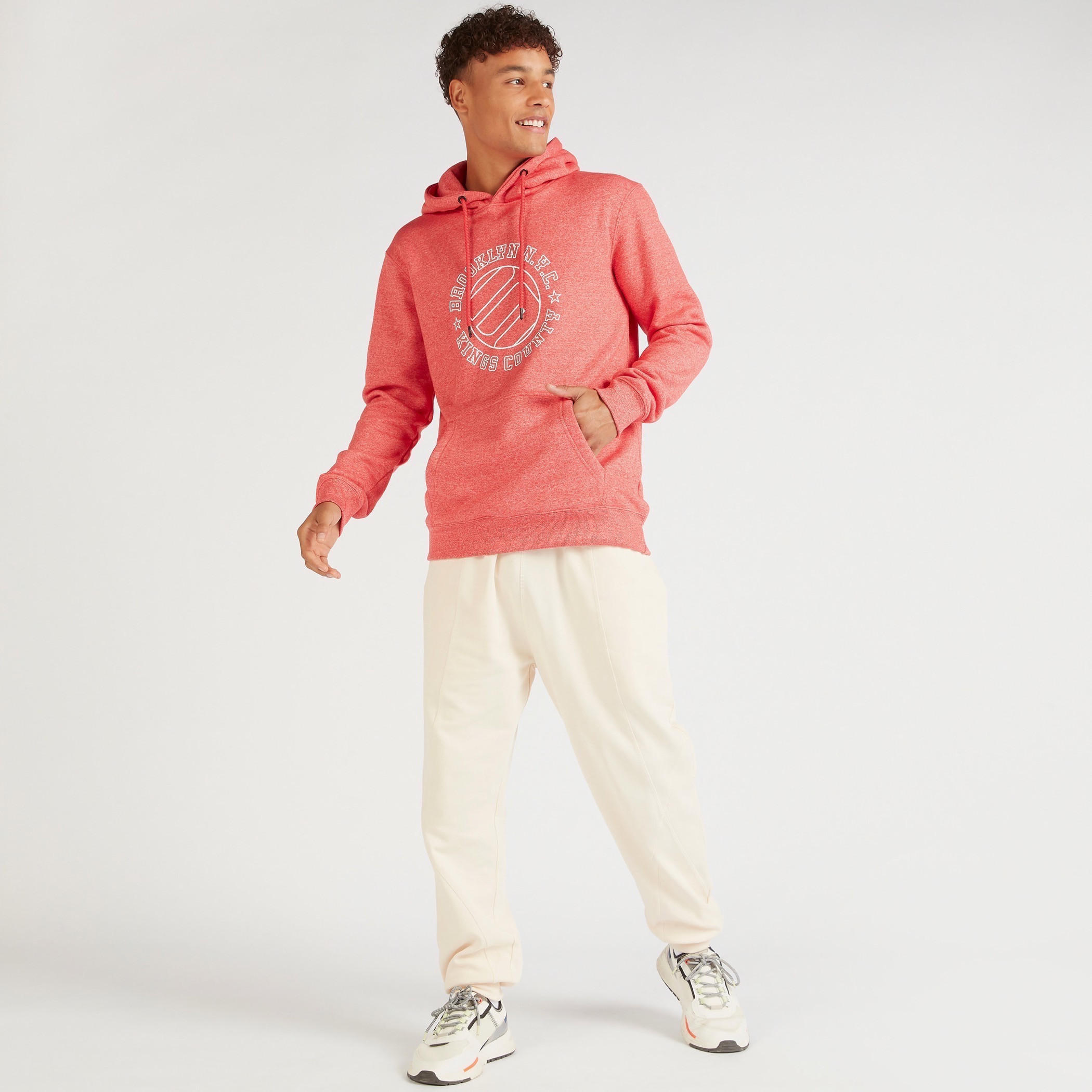 هودي بطبعات وأكمام طويلة وجيوب كنغر-men-winterwear-hoodiesandsweatshirts-image-3