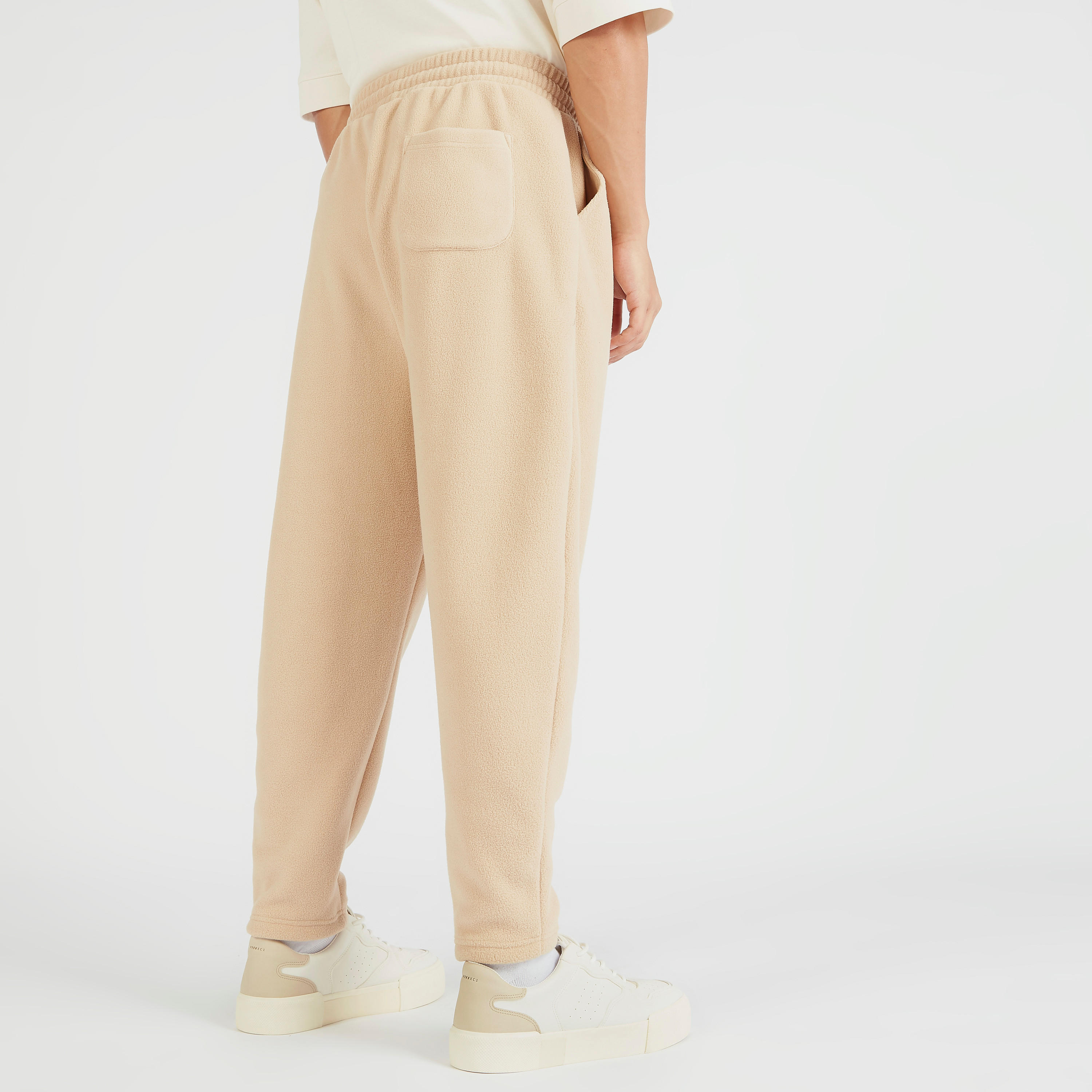 بنطلون رياضي بارز الملمس بخصر متوسط الارتفاع ورباط إغلاق وجيوب-men-clothing-bottoms-joggers-image-3