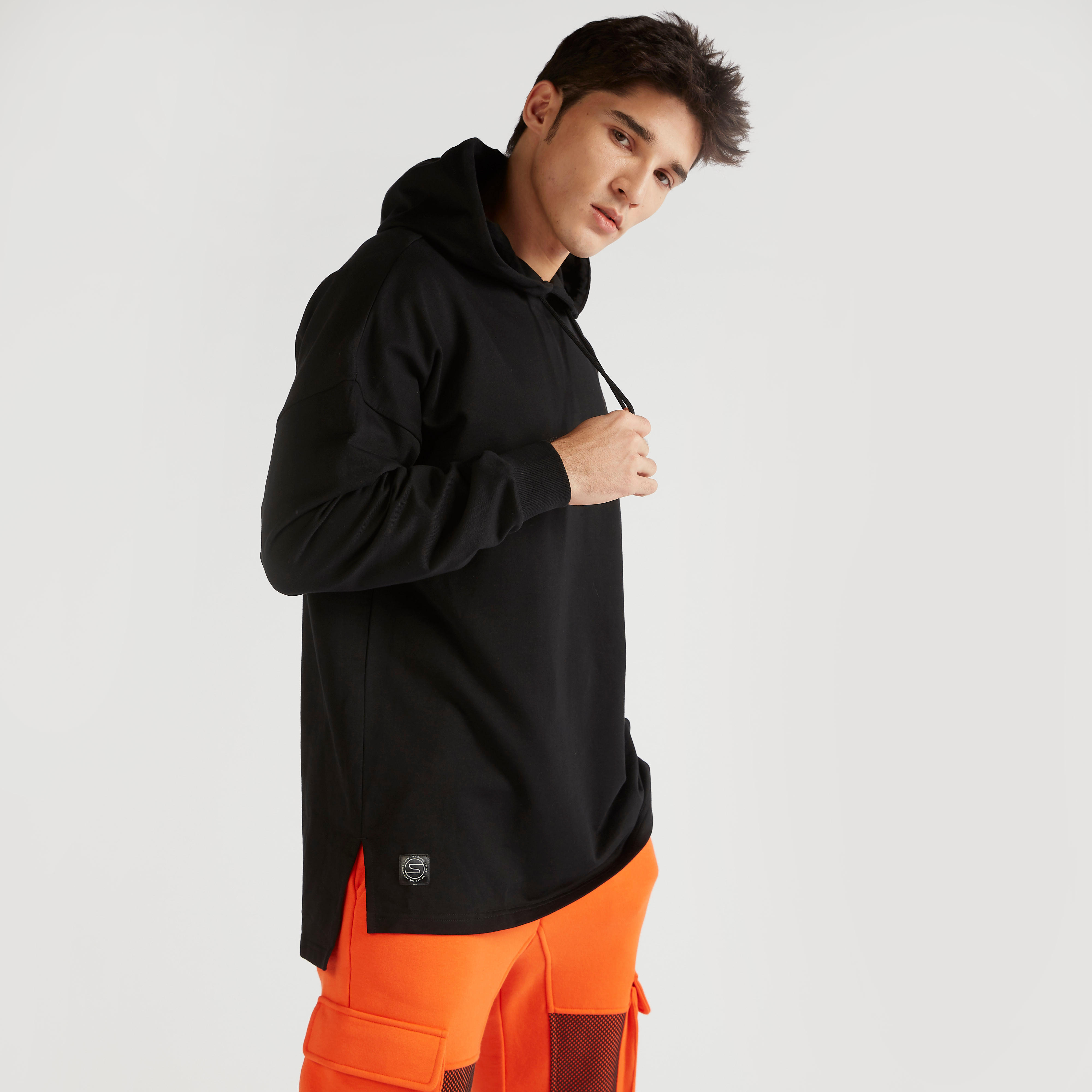 هودي سادة بأكمام طويلة وجيوب-men-winterwear-hoodiesandsweatshirts-image-1