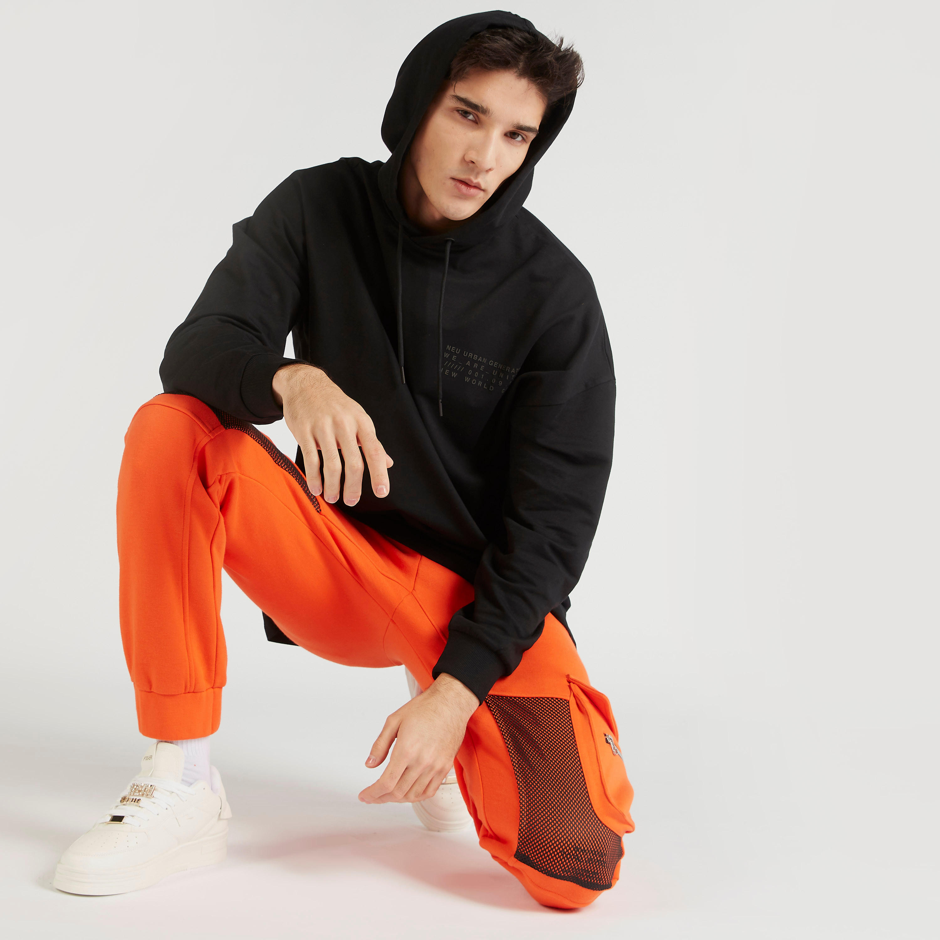 هودي سادة بأكمام طويلة وجيوب-men-winterwear-hoodiesandsweatshirts-image-9