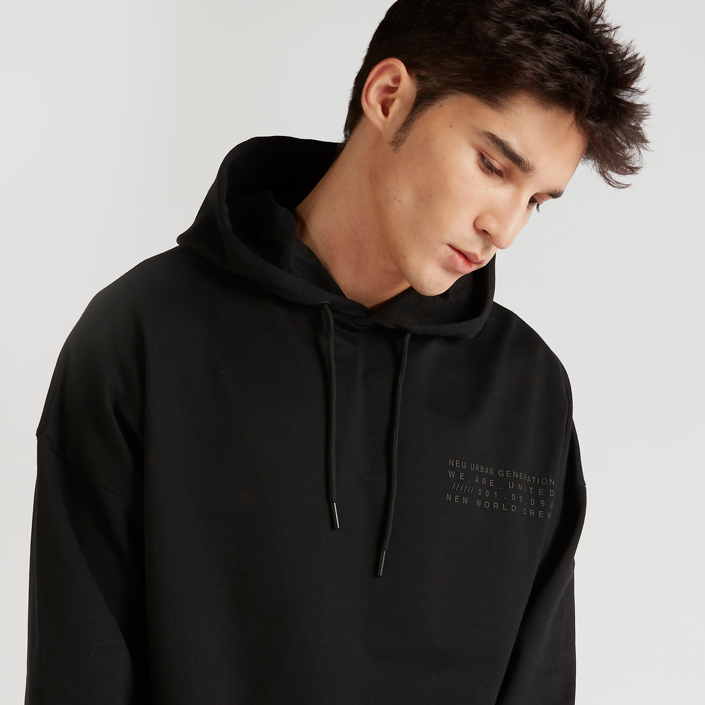 هودي سادة بأكمام طويلة وجيوب-men-winterwear-hoodiesandsweatshirts-image-8