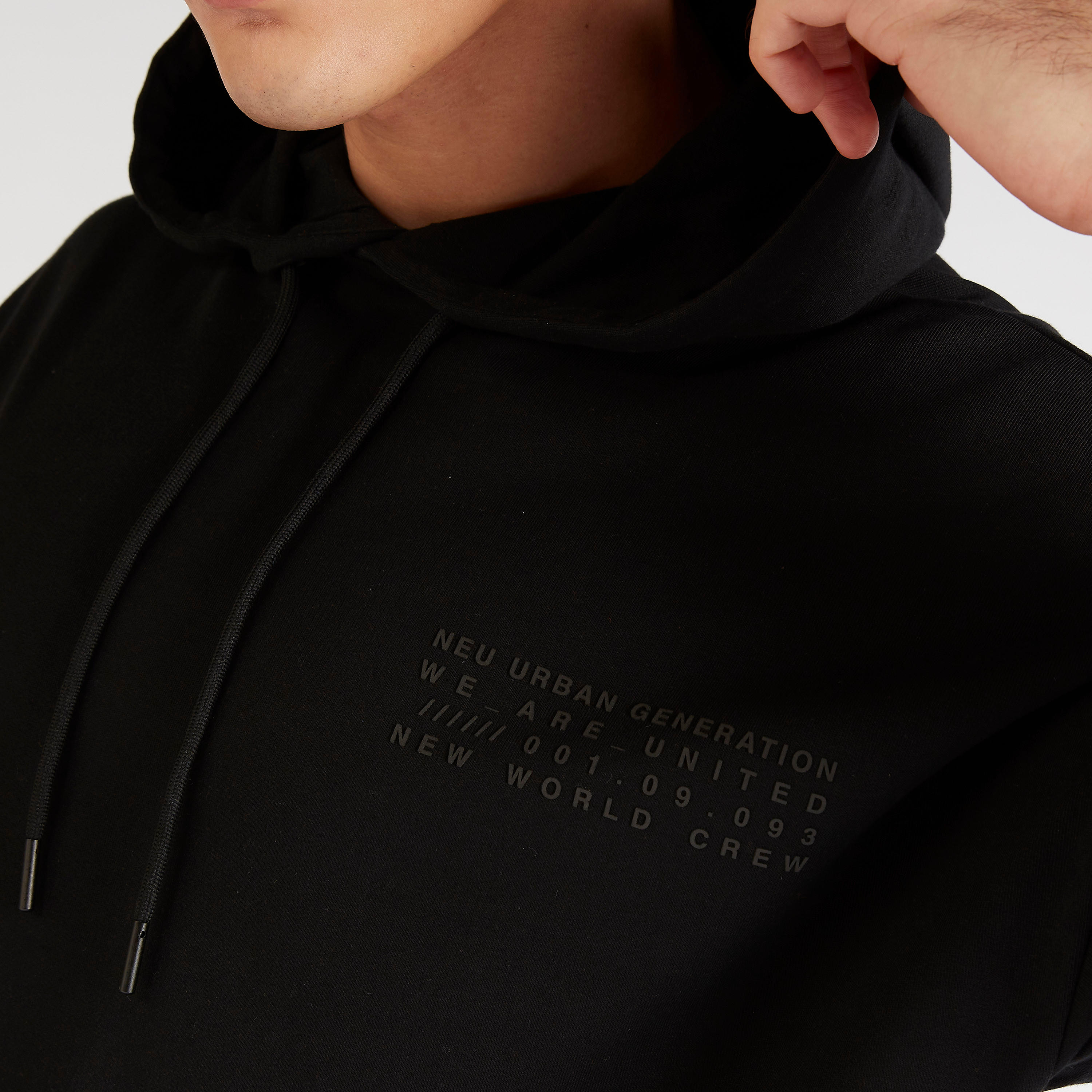 هودي سادة بأكمام طويلة وجيوب-men-winterwear-hoodiesandsweatshirts-image-2