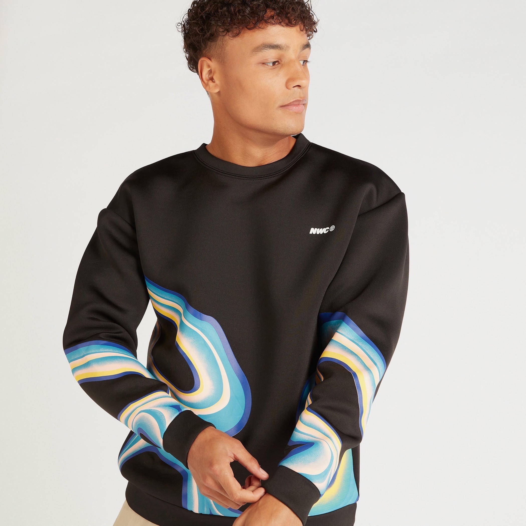 سويت شيرت بأكمام طويلة وياقة ضيّقة وطبعات-men-winterwear-hoodiesandsweatshirts-image-3