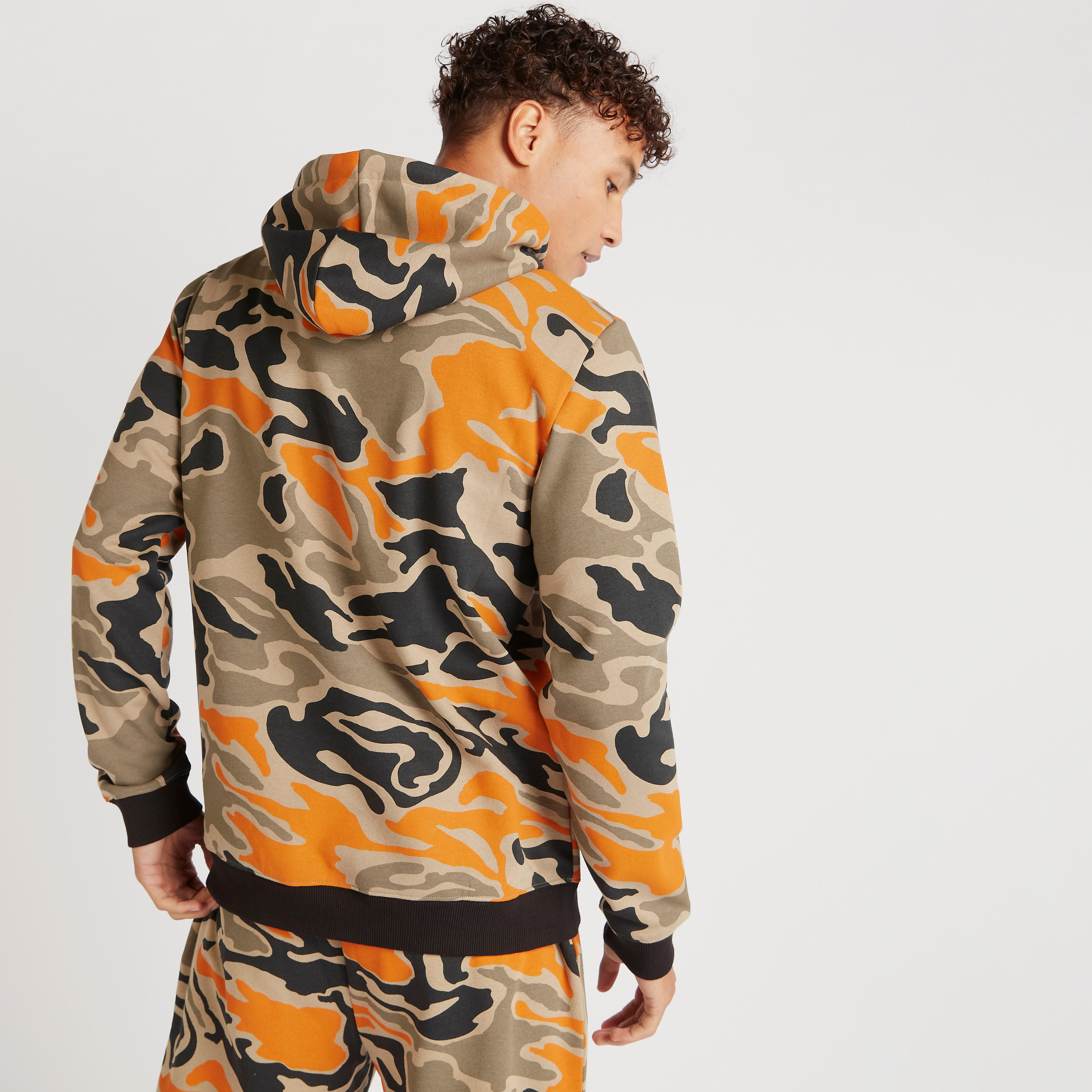 هودي بطبعات وقبعّة وأكمام طويلة وجيوب كنغر-men-winterwear-hoodiesandsweatshirts-image-3