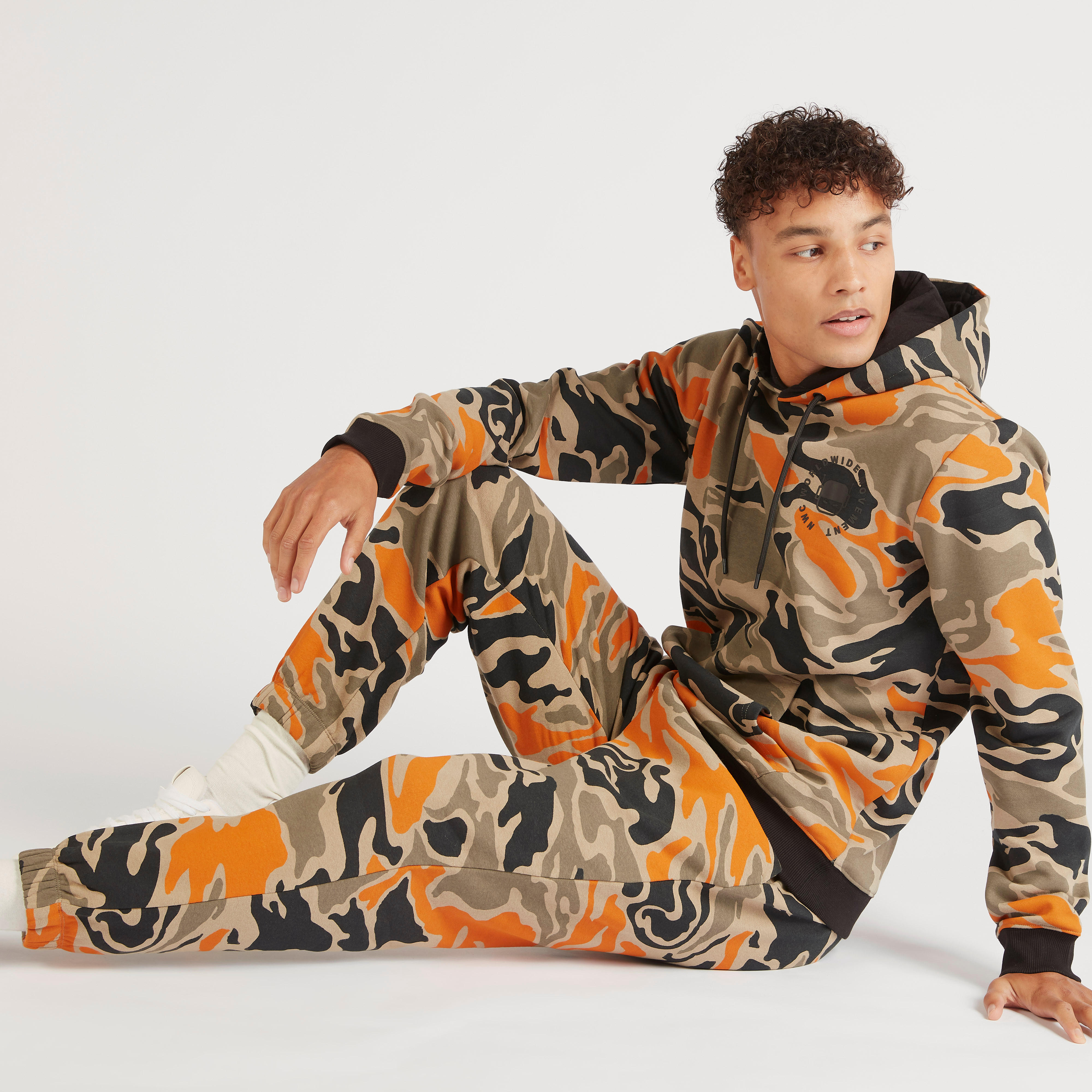 بنطلون رياضي برباط إغلاق وخصر متوسّط الارتفاع-men-clothing-bottoms-joggers-image-1