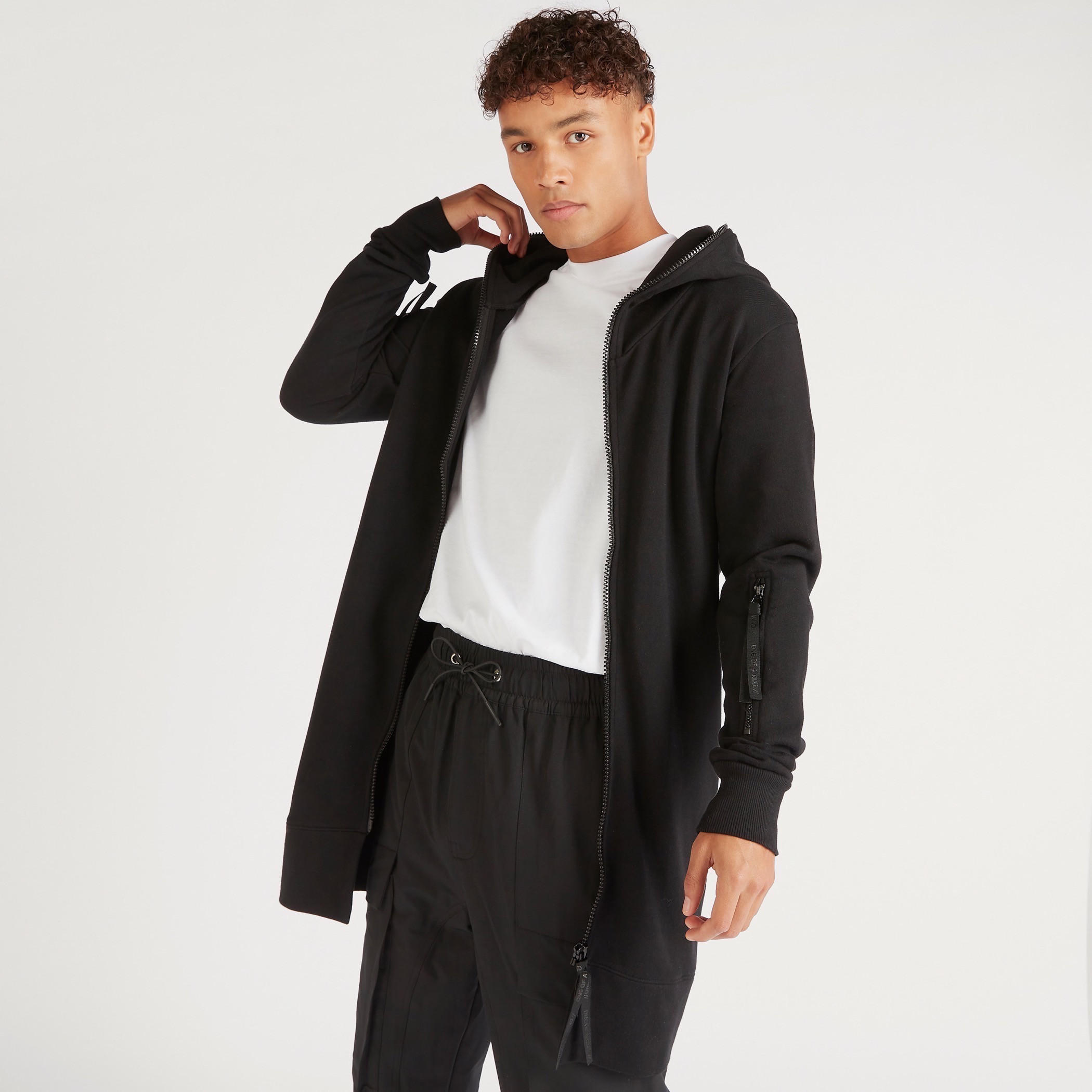 جاكيت طويل سادة بسحّاب وأكمام طويلة وقبّعة وجيوب-men-clothing-jacketsandblazers-jackets-image-7