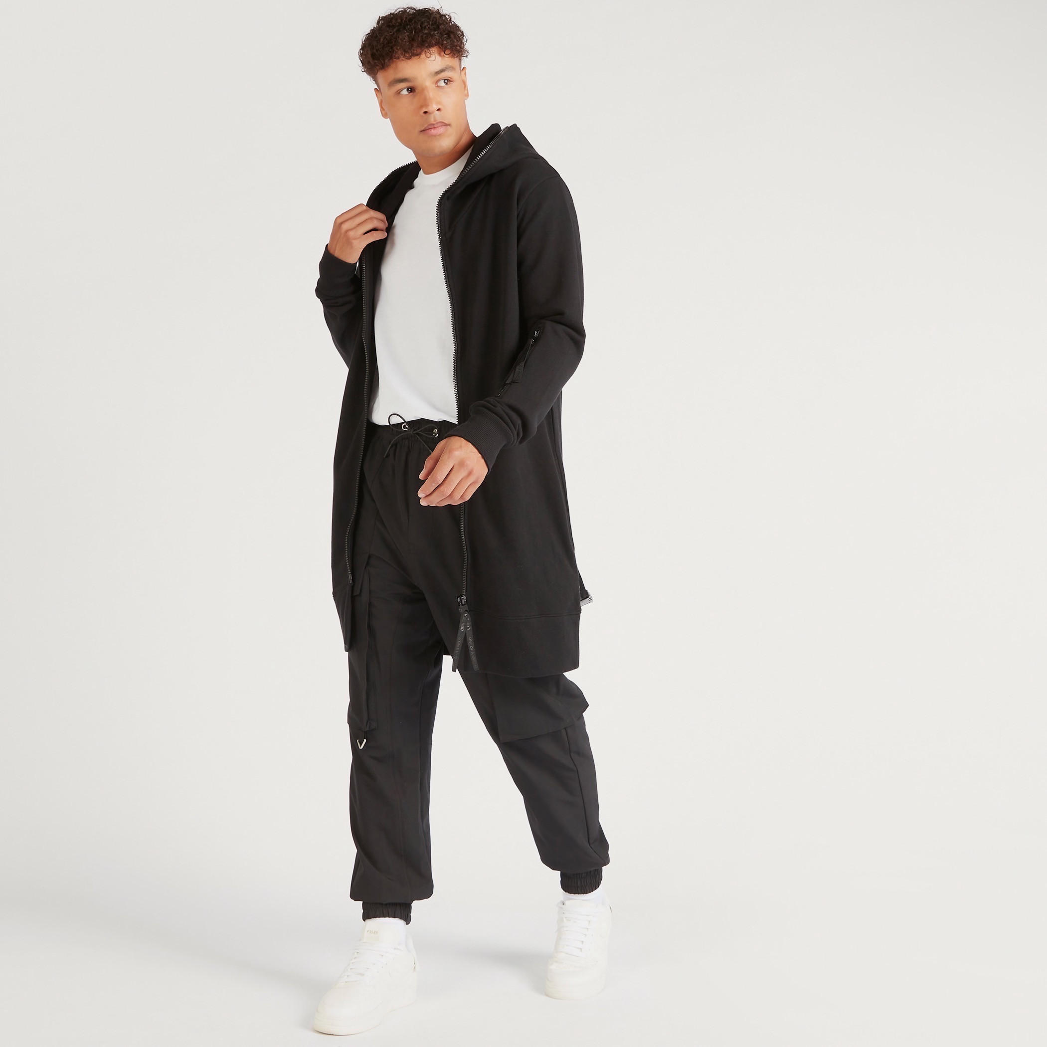 جاكيت طويل سادة بسحّاب وأكمام طويلة وقبّعة وجيوب-men-clothing-jacketsandblazers-jackets-image-6