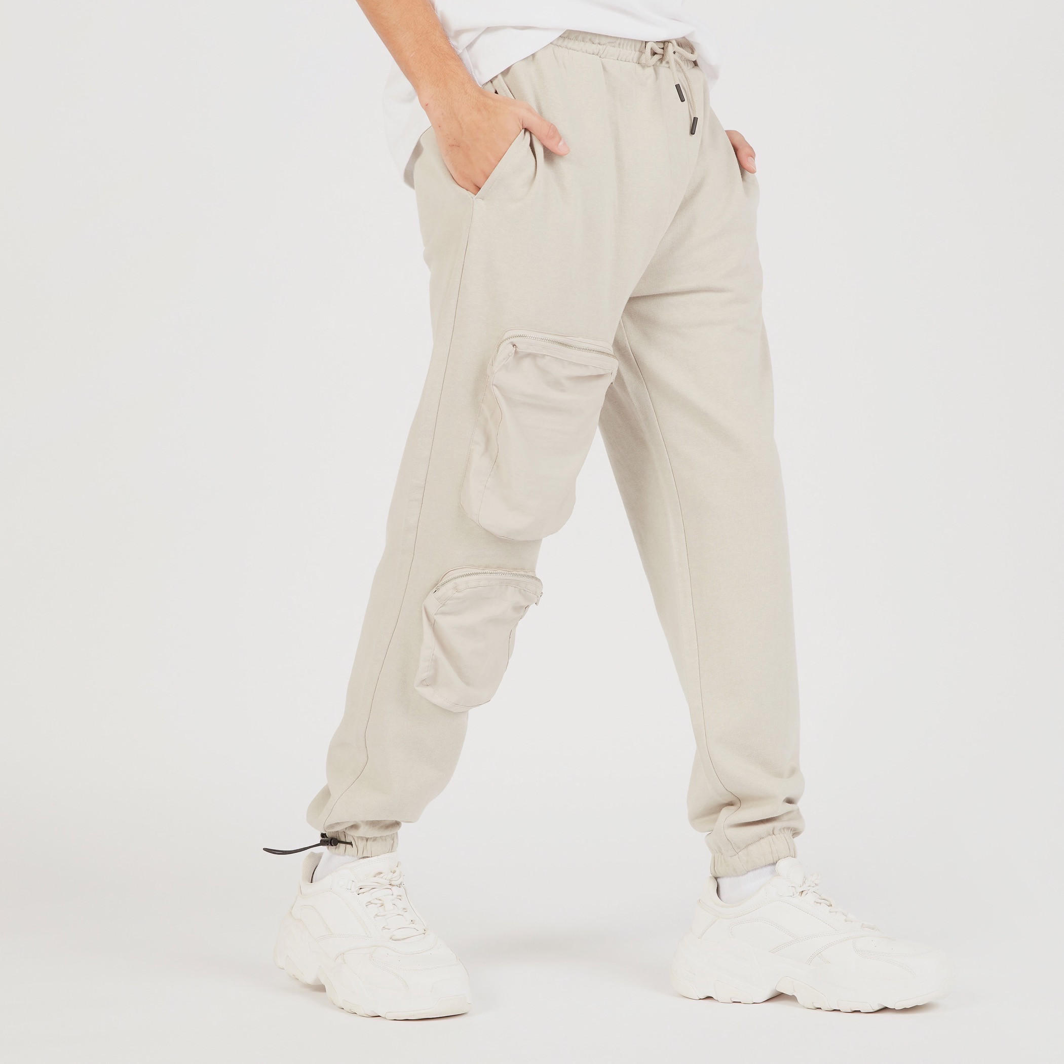 بنطلون رياضي سادة برباط إغلاق وجيوب-men-clothing-bottoms-joggers-image-4