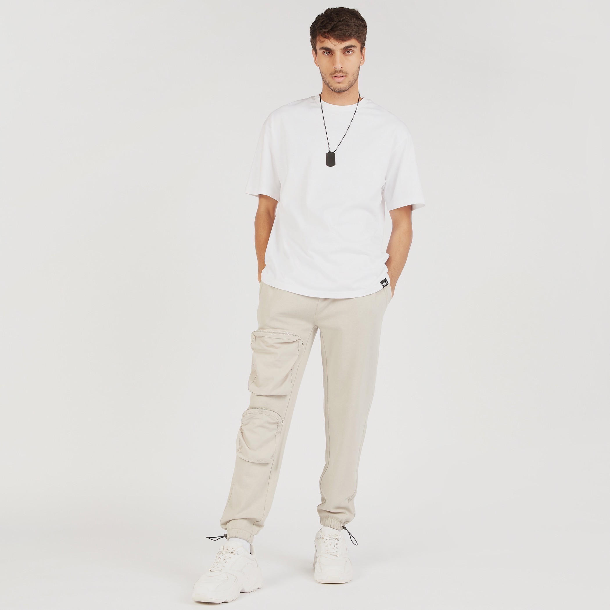 بنطلون رياضي سادة برباط إغلاق وجيوب-men-clothing-bottoms-joggers-image-3