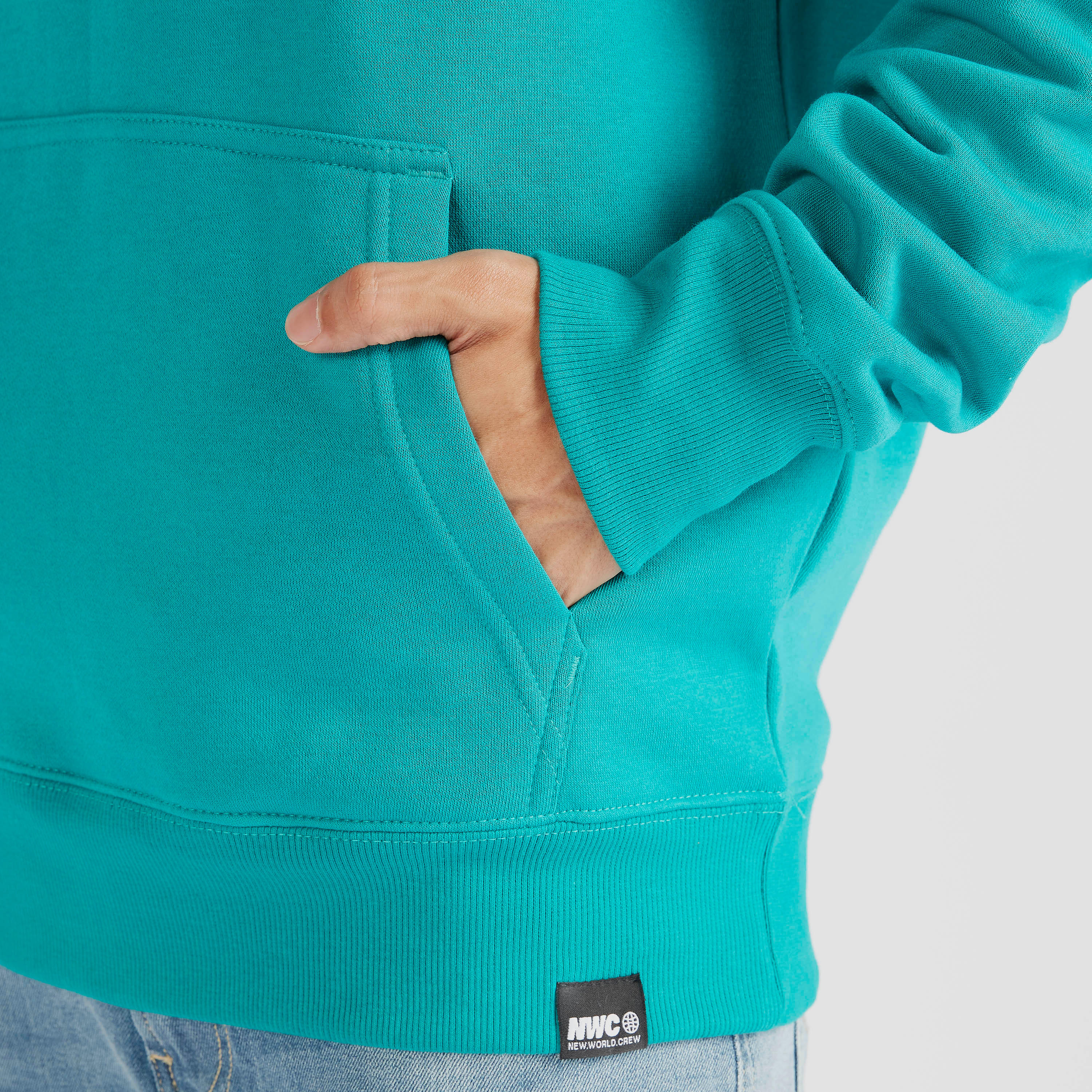 سويت شيرت سادة بقبّعة وأكمام طويلة وجيوب كنغر-men-winterwear-hoodiesandsweatshirts-image-3
