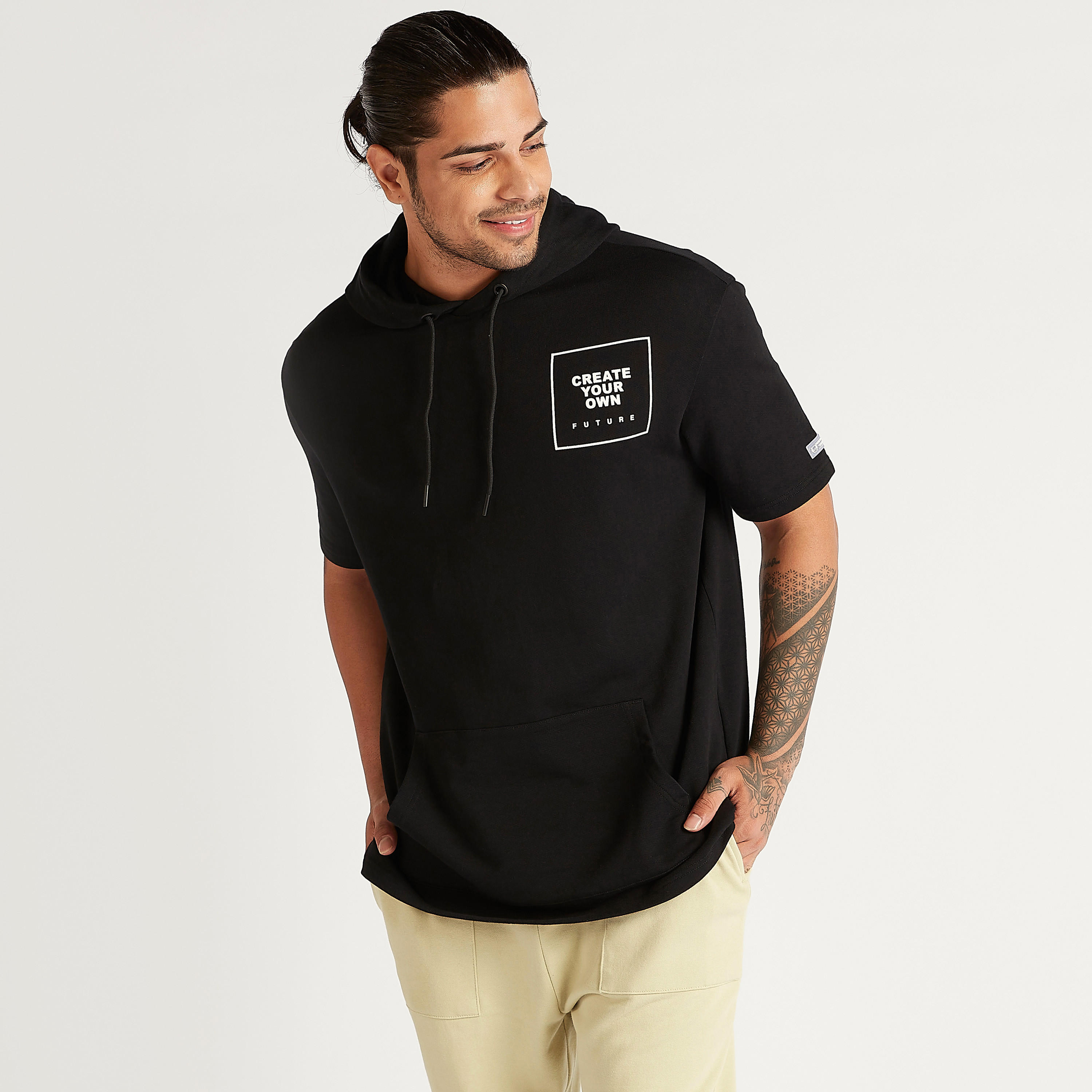 تيشيرت واسع بأكمام قصيرة وياقة ضيقة وطبعات من لي كوبر-men-clothing-tshirtsandpolos-tshirts-image-1