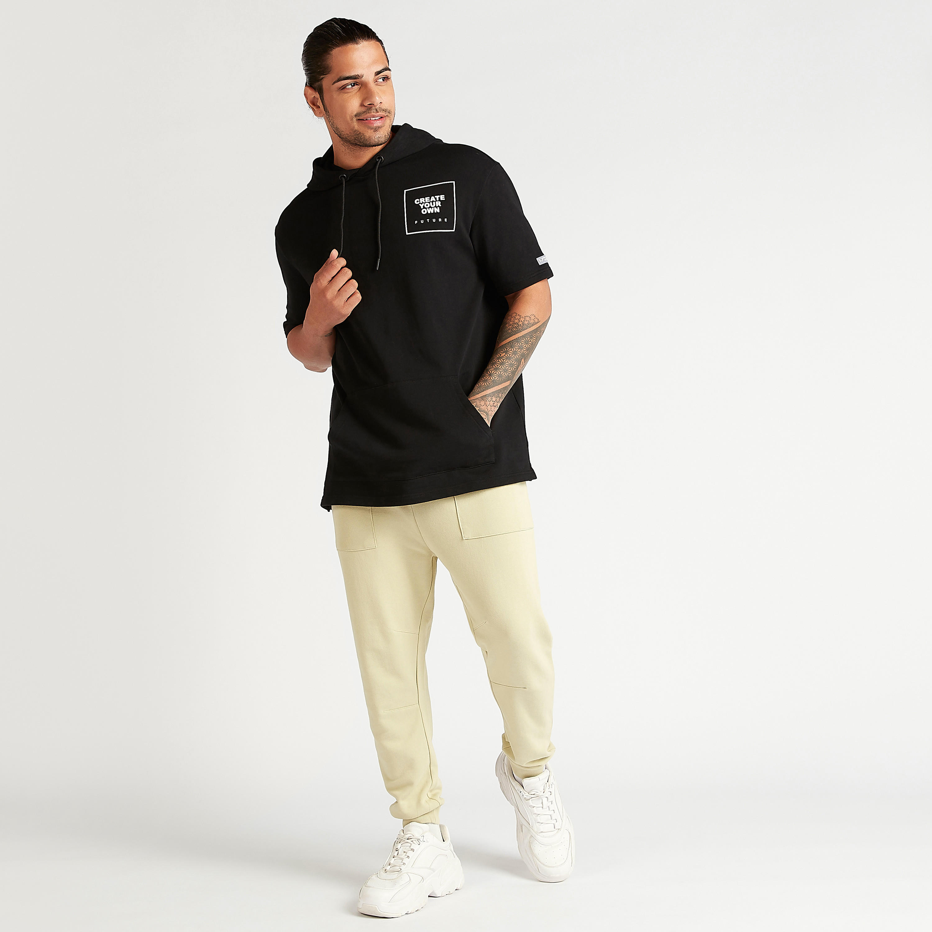 تيشيرت واسع بأكمام قصيرة وياقة ضيقة وطبعات من لي كوبر-men-clothing-tshirtsandpolos-tshirts-image-2