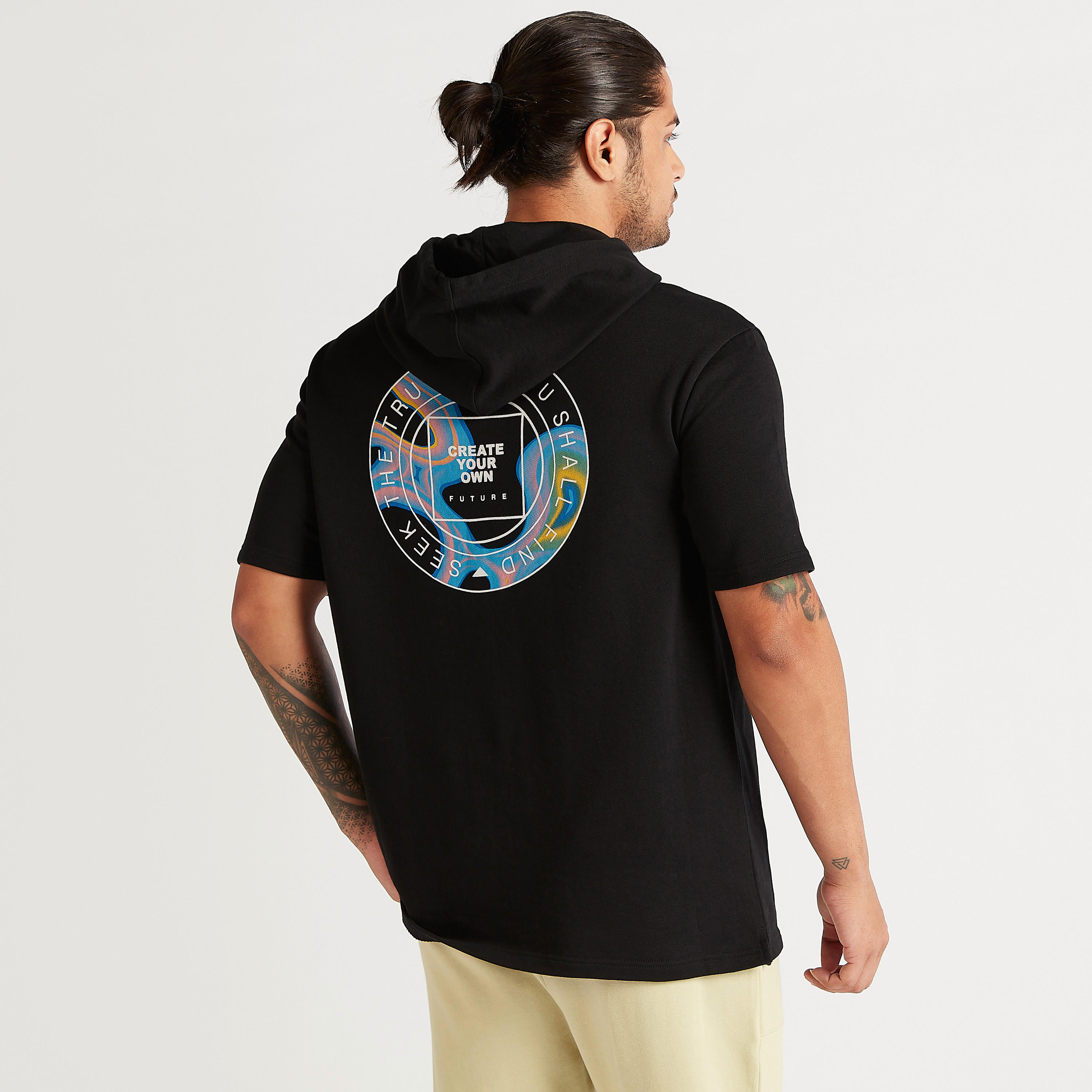 تيشيرت واسع بأكمام قصيرة وياقة ضيقة وطبعات من لي كوبر-men-clothing-tshirtsandpolos-tshirts-image-4
