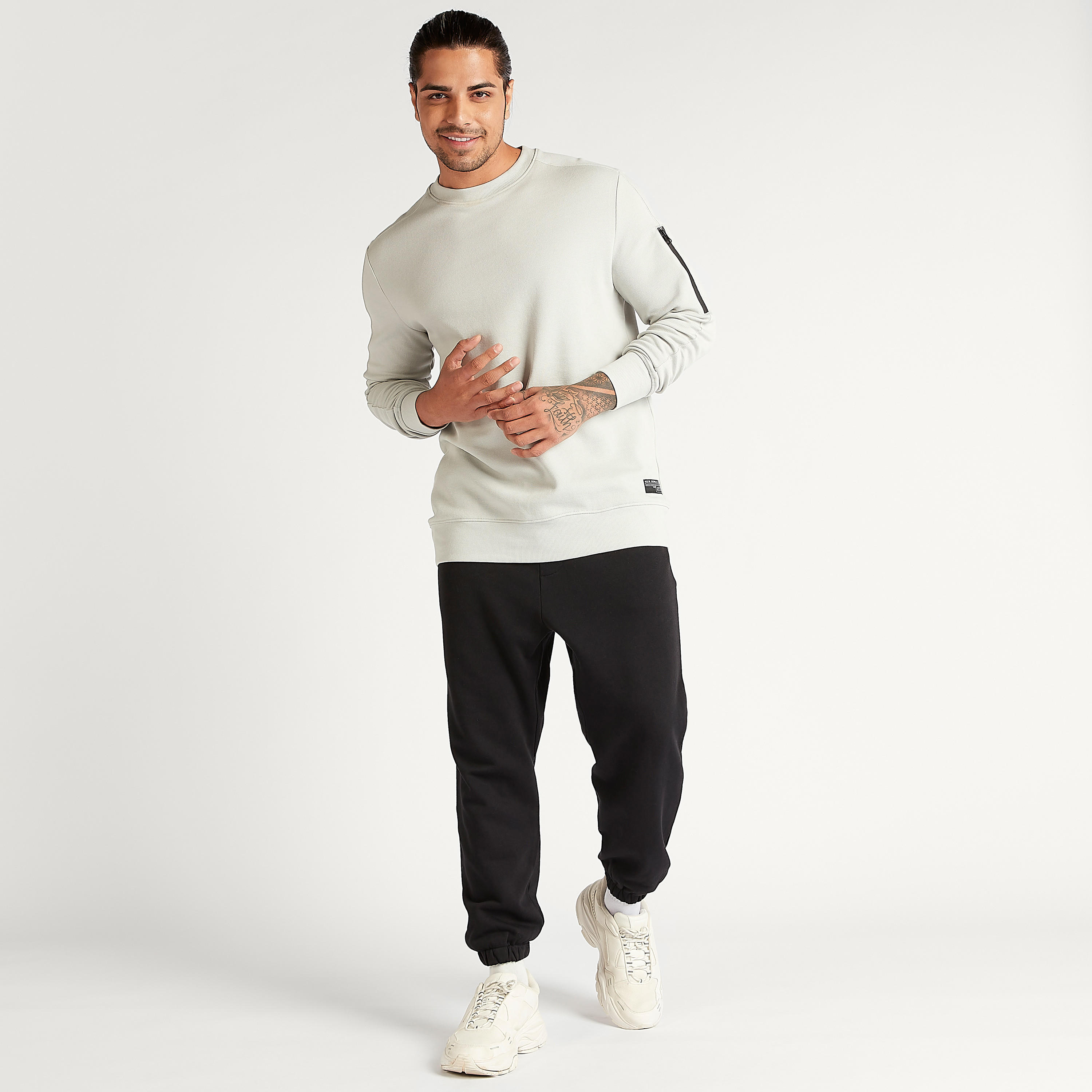 Solid Sweatshirt with Long Sleeves and Zipper Detail-men-winterwear-hoodiesandsweatshirts-image-2