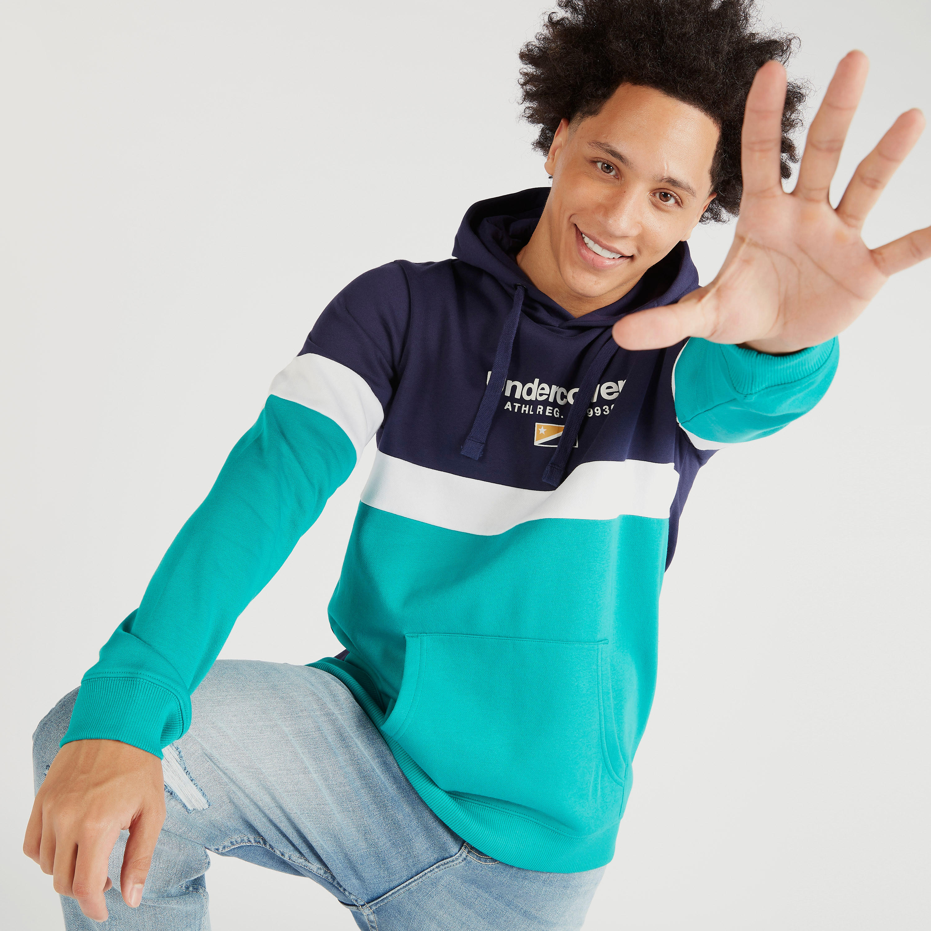 سويت شيرت بقبّعة وأكمام طويلة وطبعات-men-winterwear-hoodiesandsweatshirts-image-1