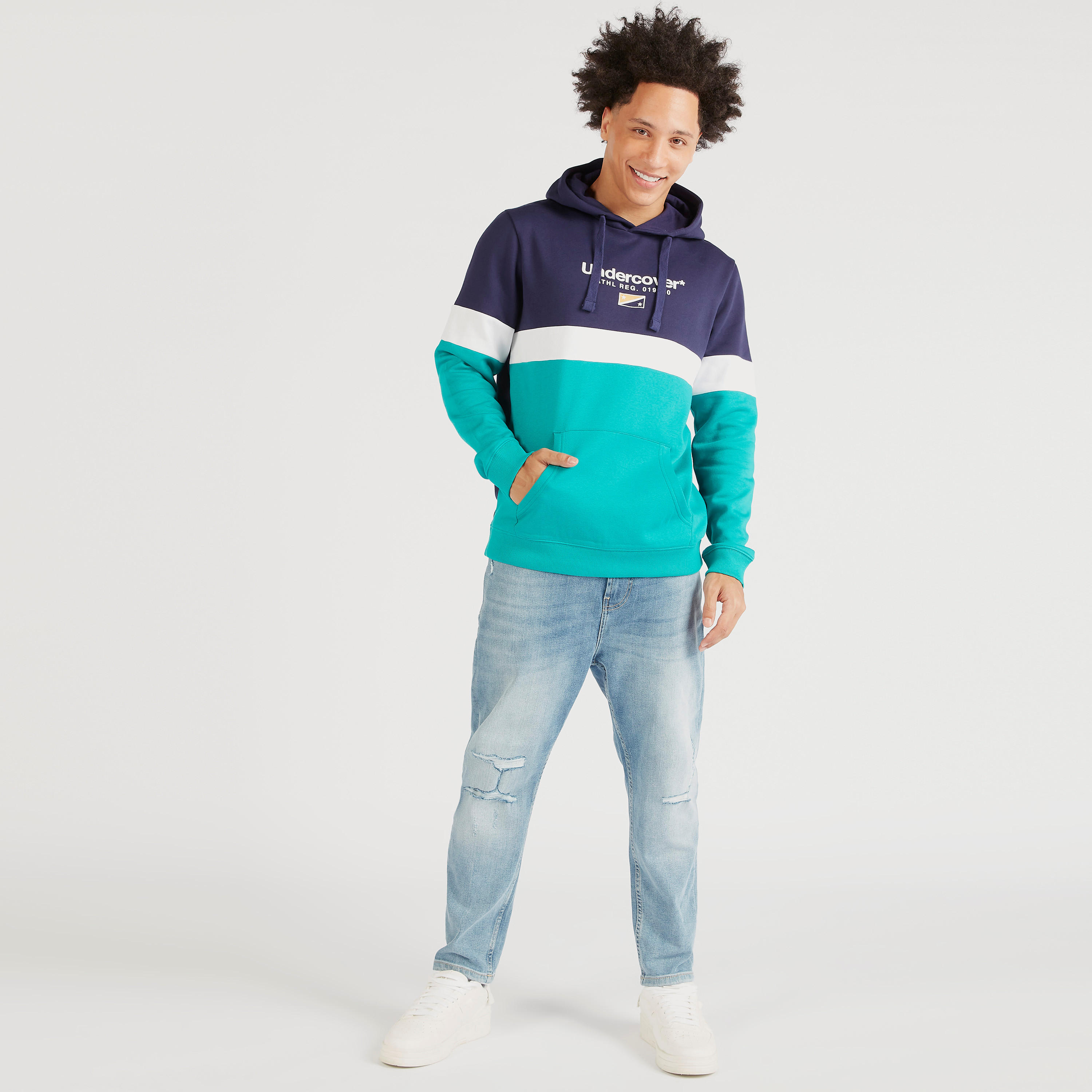سويت شيرت بقبّعة وأكمام طويلة وطبعات-men-winterwear-hoodiesandsweatshirts-image-2