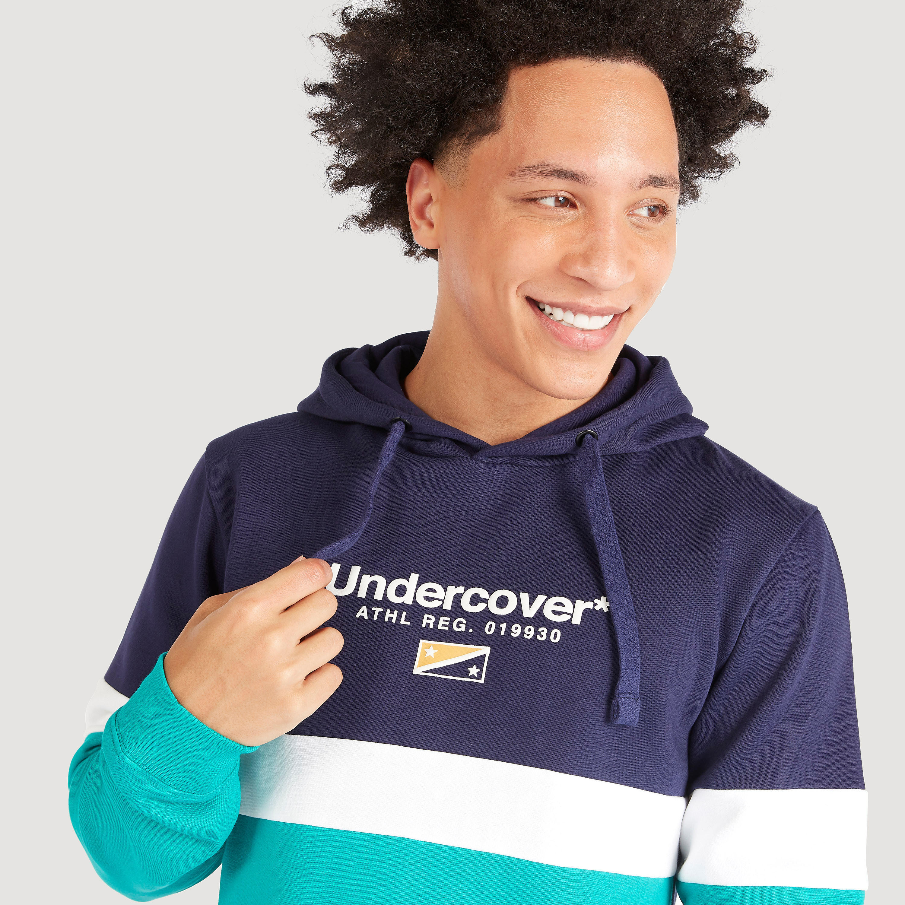 سويت شيرت بقبّعة وأكمام طويلة وطبعات-men-winterwear-hoodiesandsweatshirts-image-3