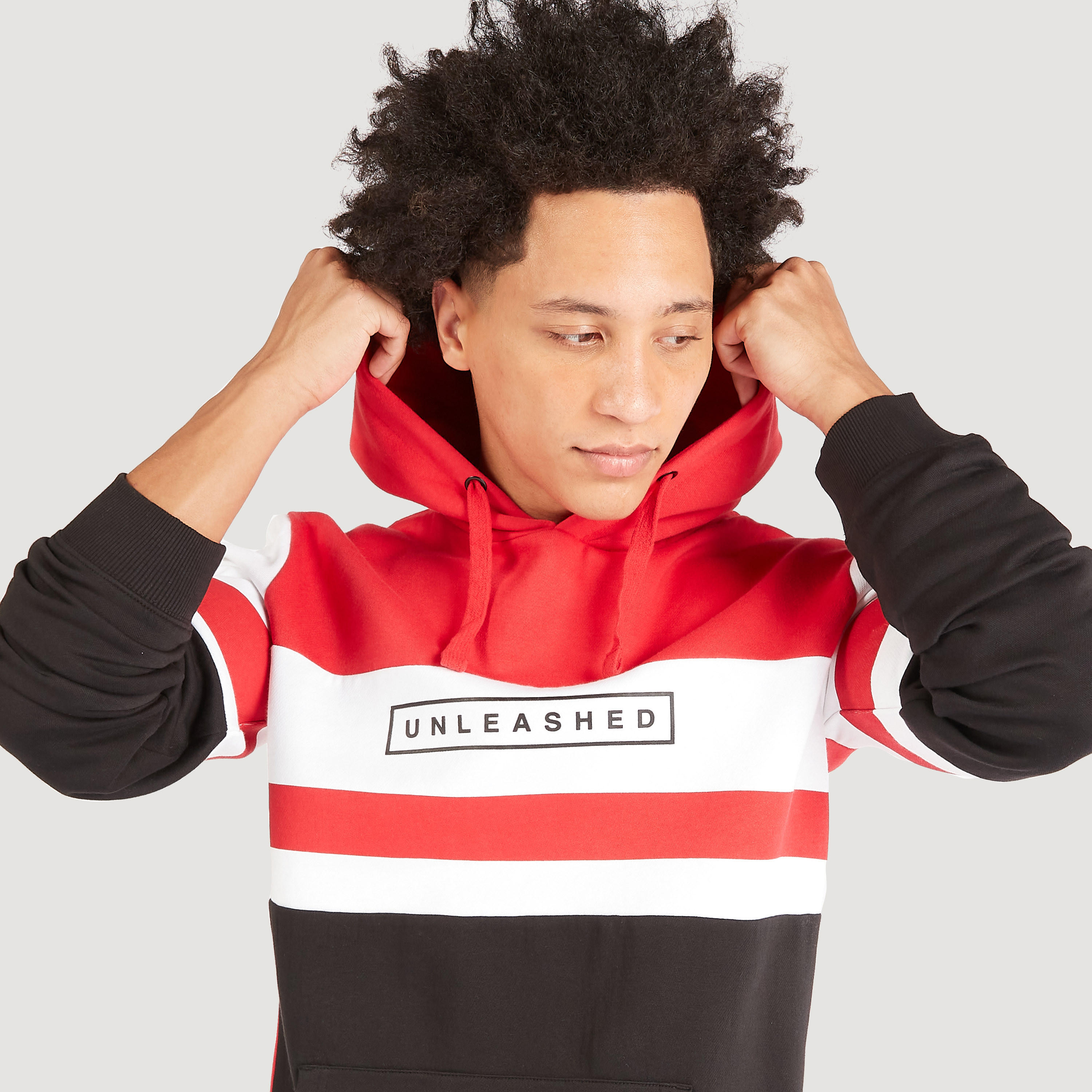 سويت شيرت بقبّعة وأكمام طويلة وطبعات-men-winterwear-hoodiesandsweatshirts-image-3