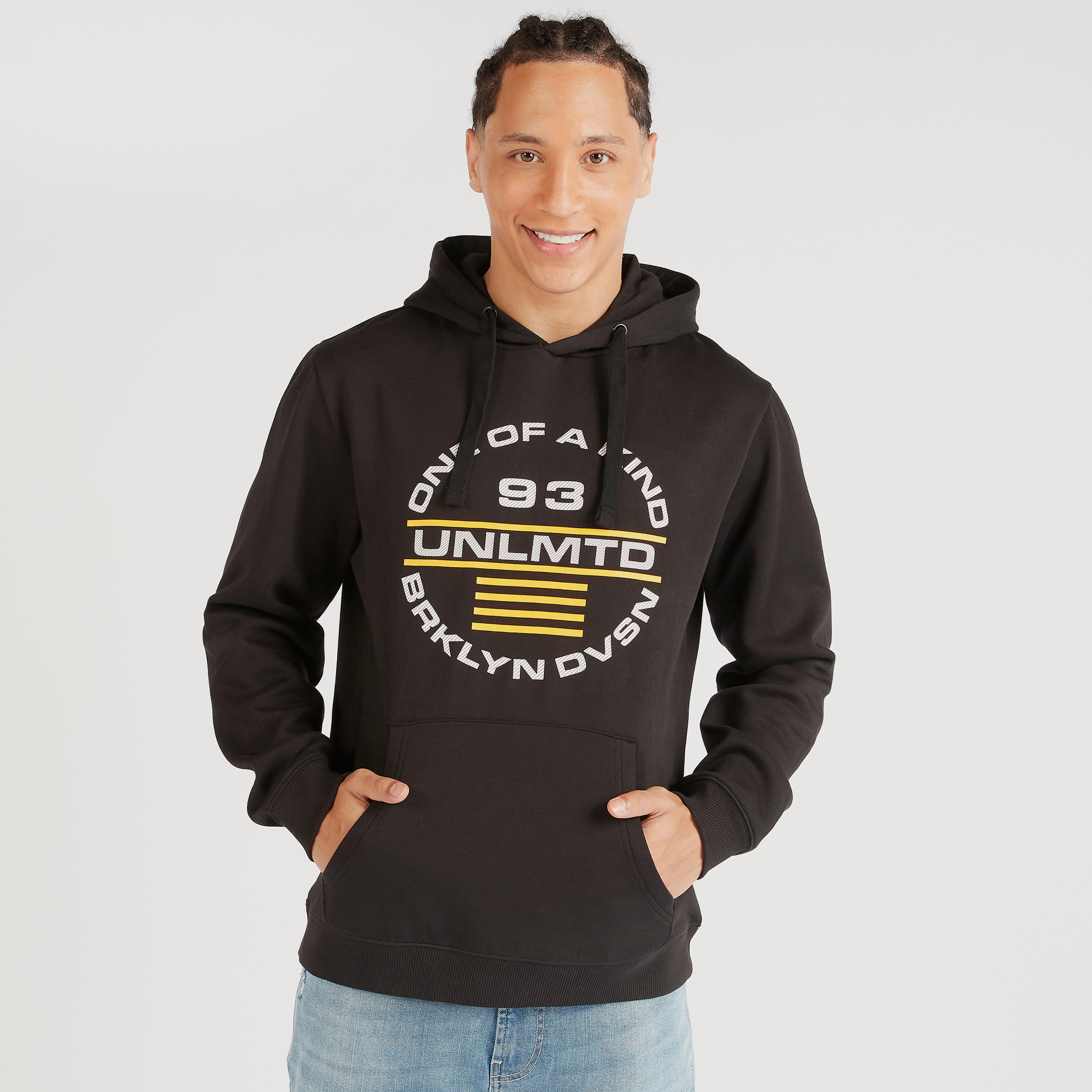سويت شيرت بقبّعة وأكمام طويلة وطبعات-men-winterwear-hoodiesandsweatshirts-image-1