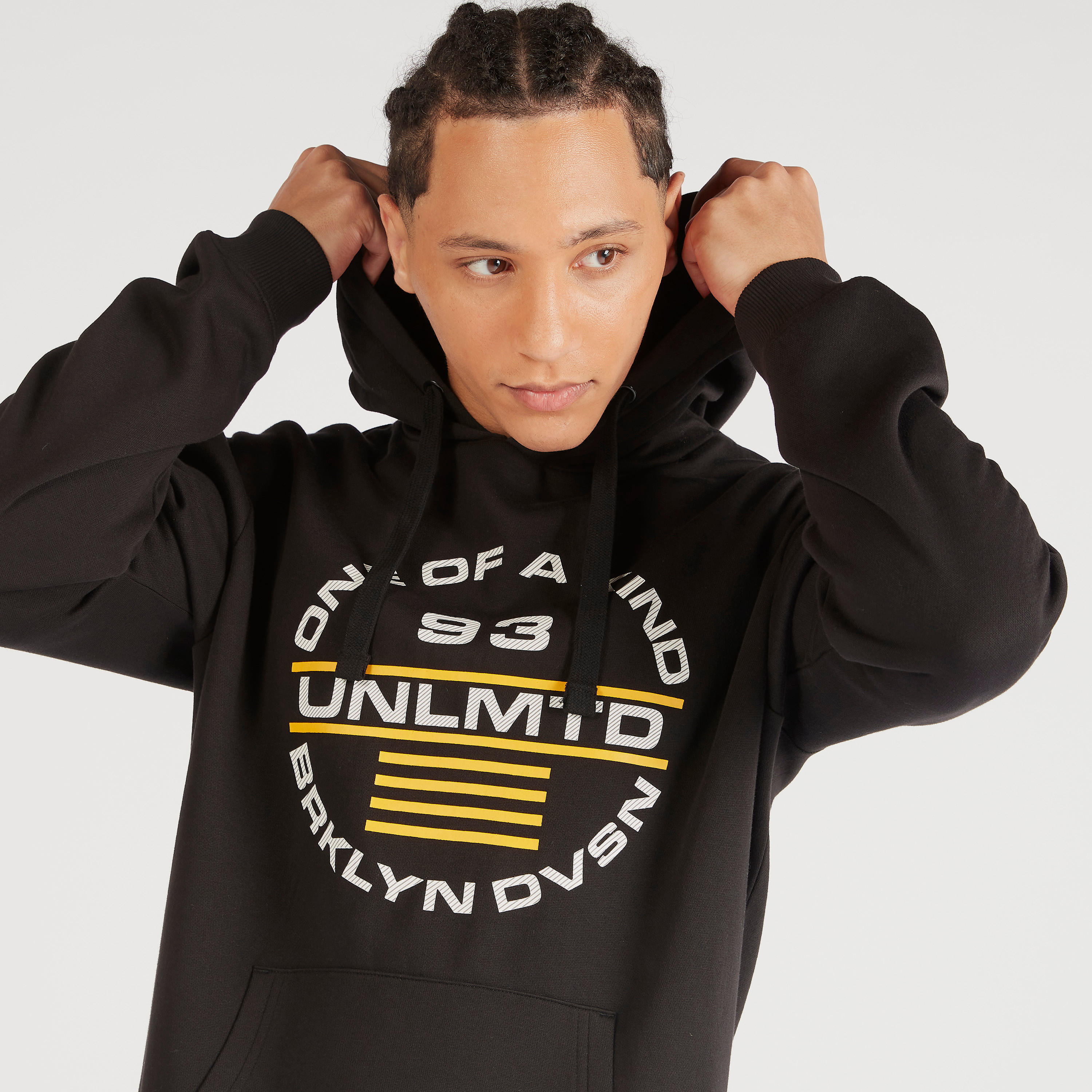 سويت شيرت بقبّعة وأكمام طويلة وطبعات-men-winterwear-hoodiesandsweatshirts-image-3