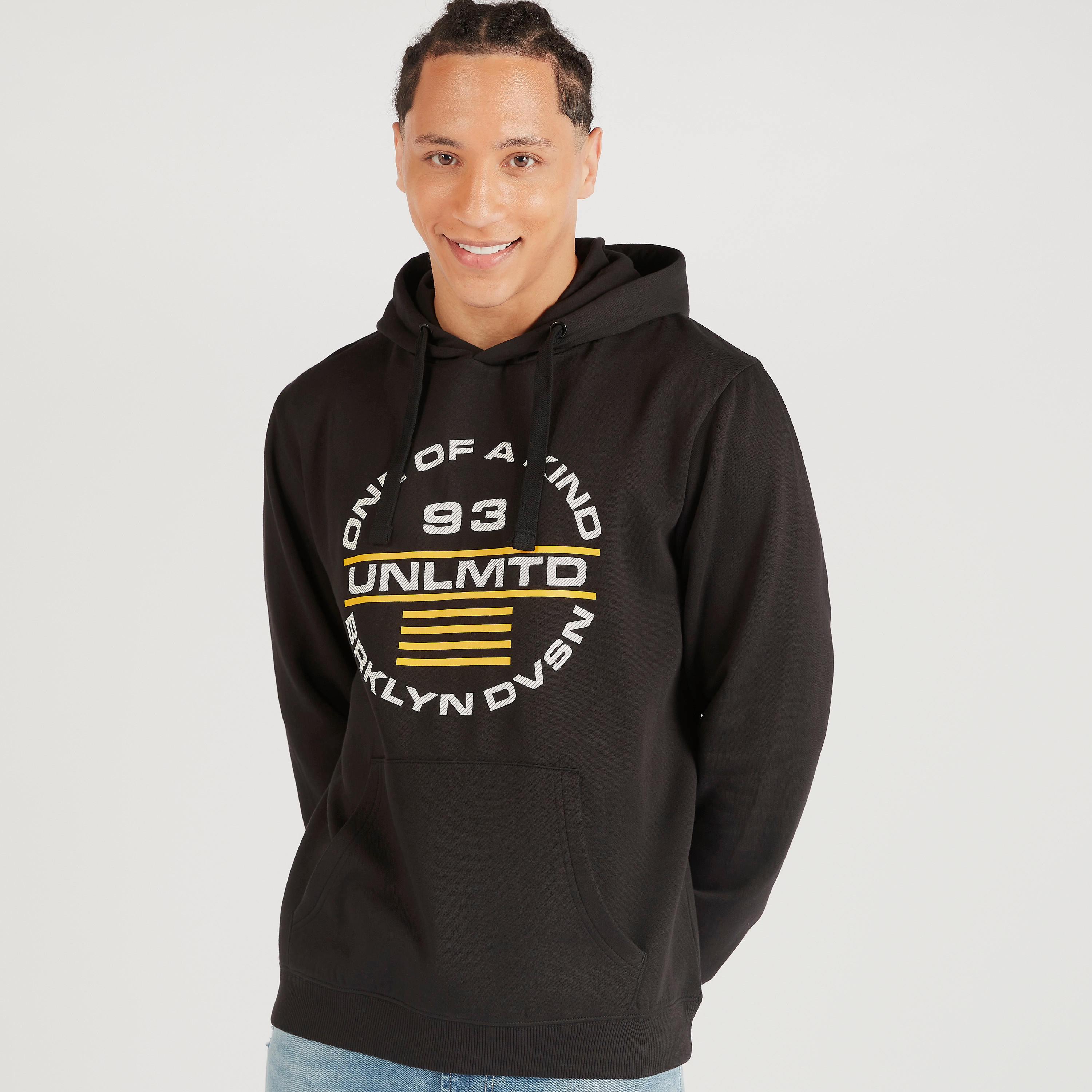 سويت شيرت بقبّعة وأكمام طويلة وطبعات-men-winterwear-hoodiesandsweatshirts-image-5