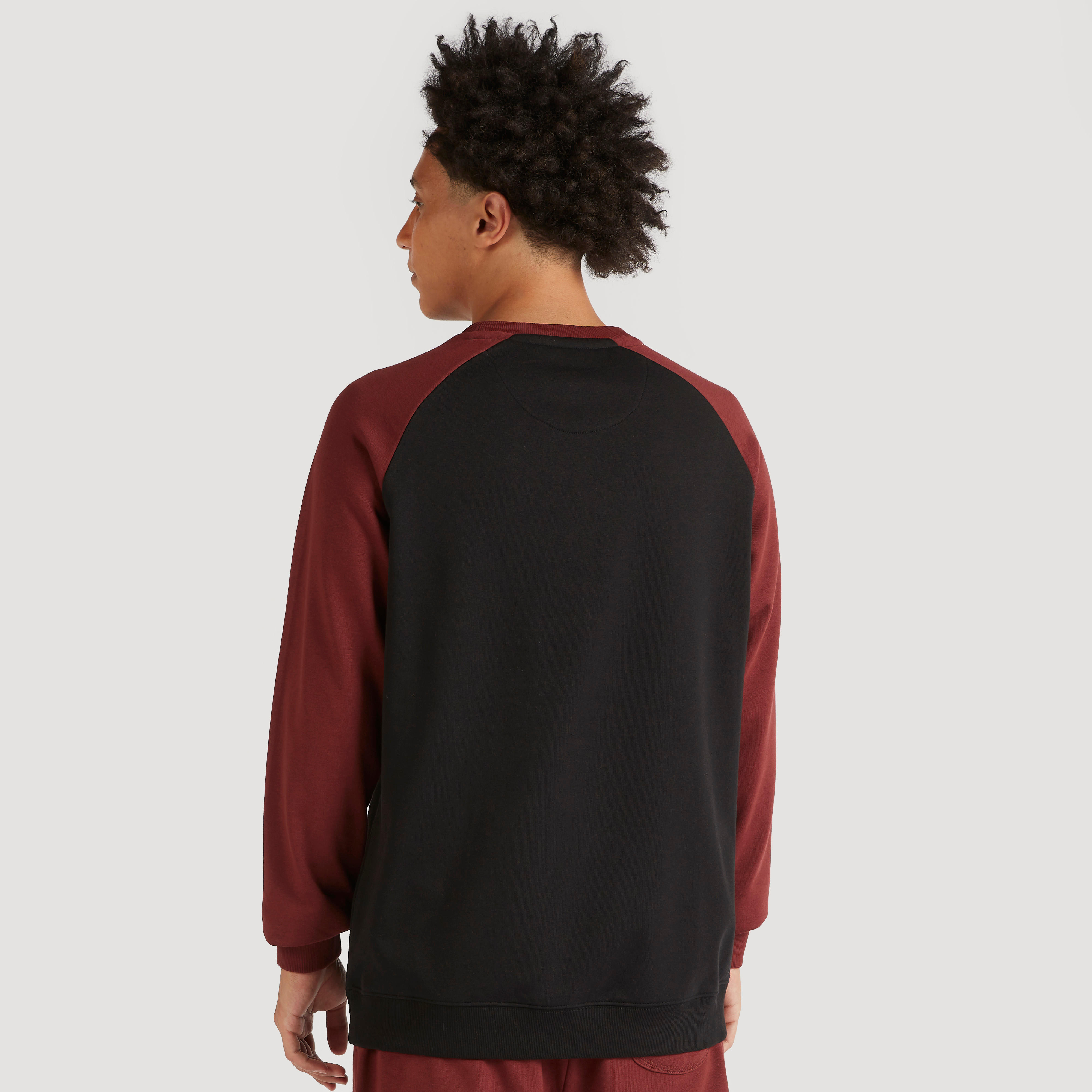 سويت شيرت بتصاميم مغايرة وياقة ضيّقة وجيوب كنغر-men-winterwear-hoodiesandsweatshirts-image-4