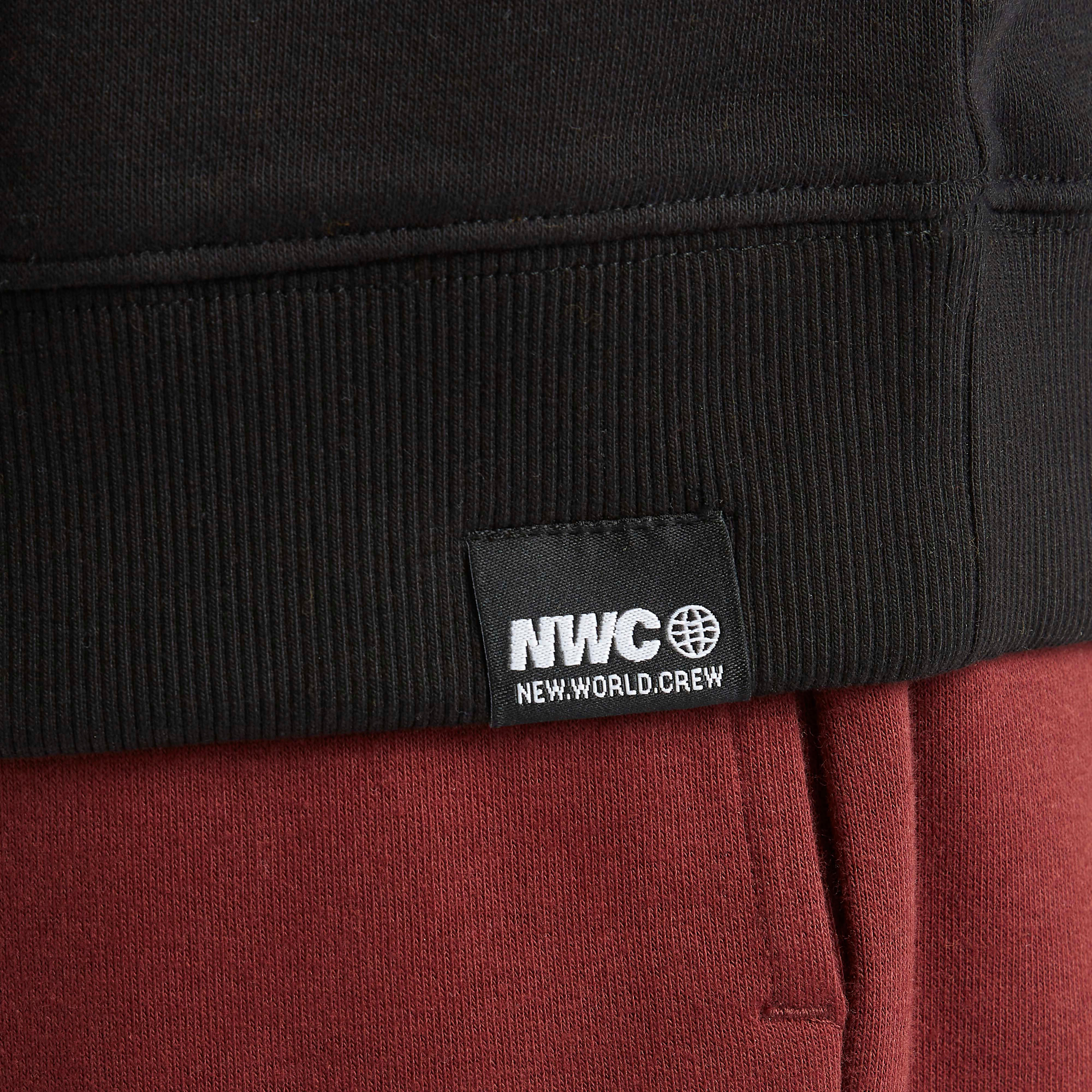 سويت شيرت بتصاميم مغايرة وياقة ضيّقة وجيوب كنغر-men-winterwear-hoodiesandsweatshirts-image-6
