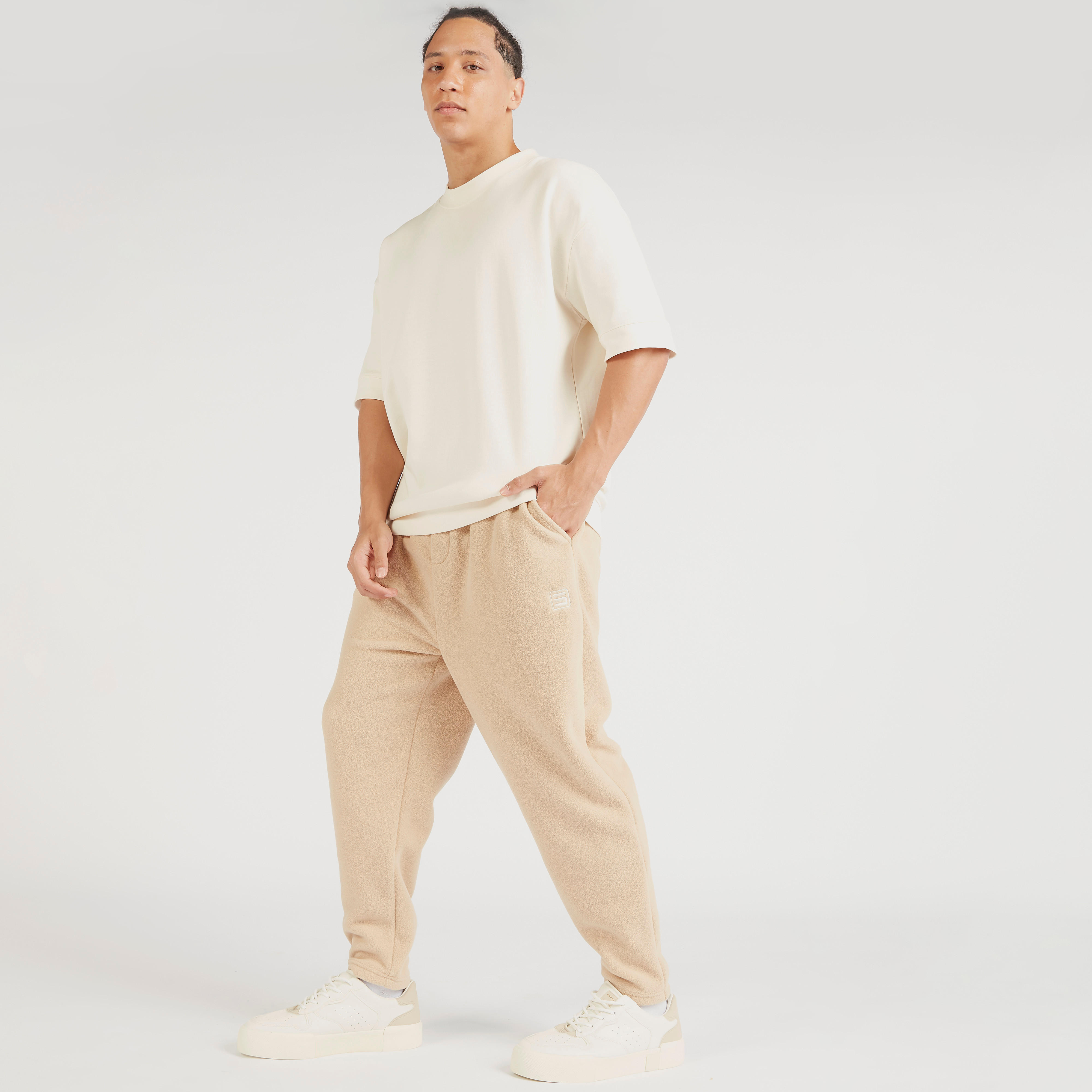 تيشيرت سادة بياقة ضيّقة وأكمام قصيرة-men-clothing-tshirtsandpolos-tshirts-image-4