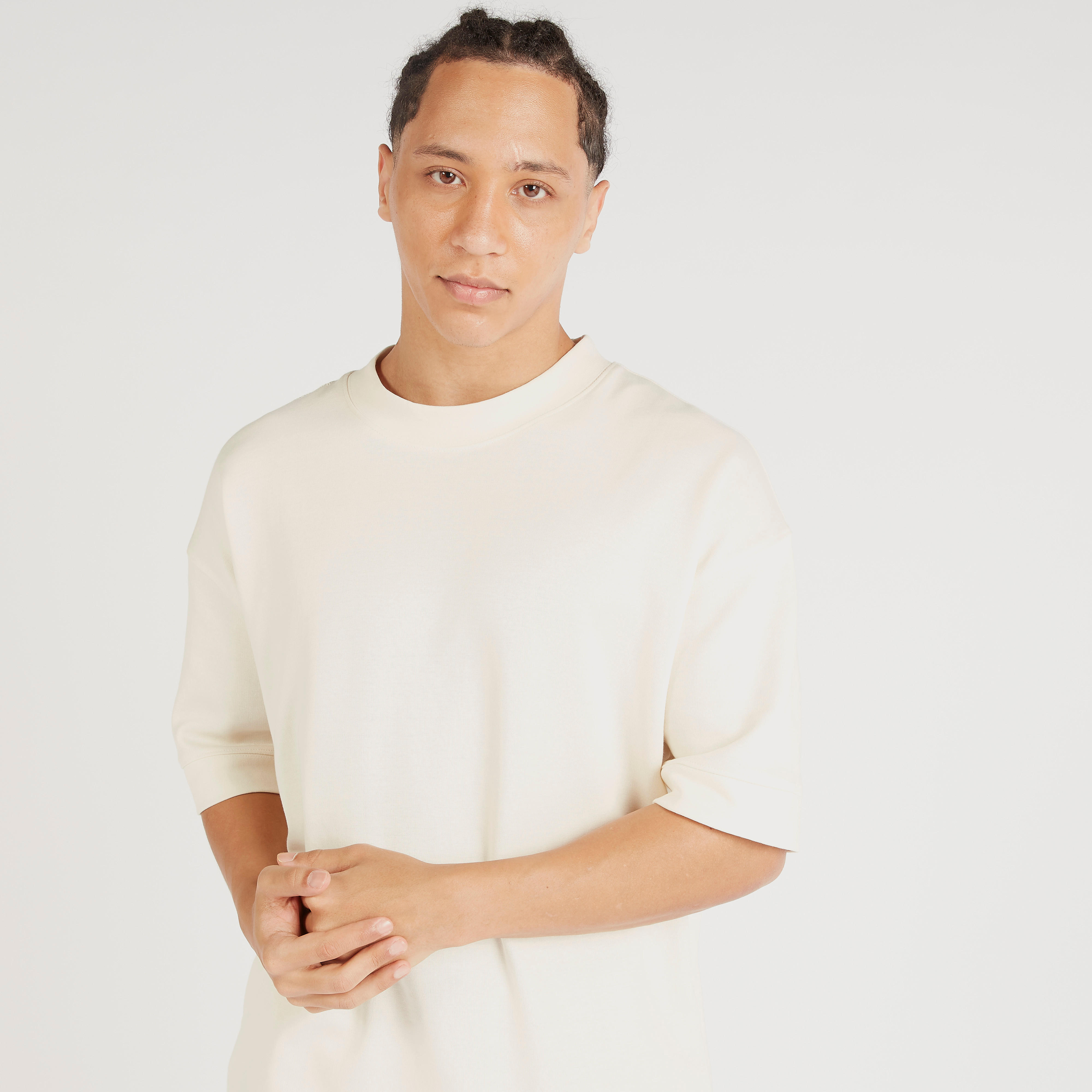 تيشيرت سادة بياقة ضيّقة وأكمام قصيرة-men-clothing-tshirtsandpolos-tshirts-image-1