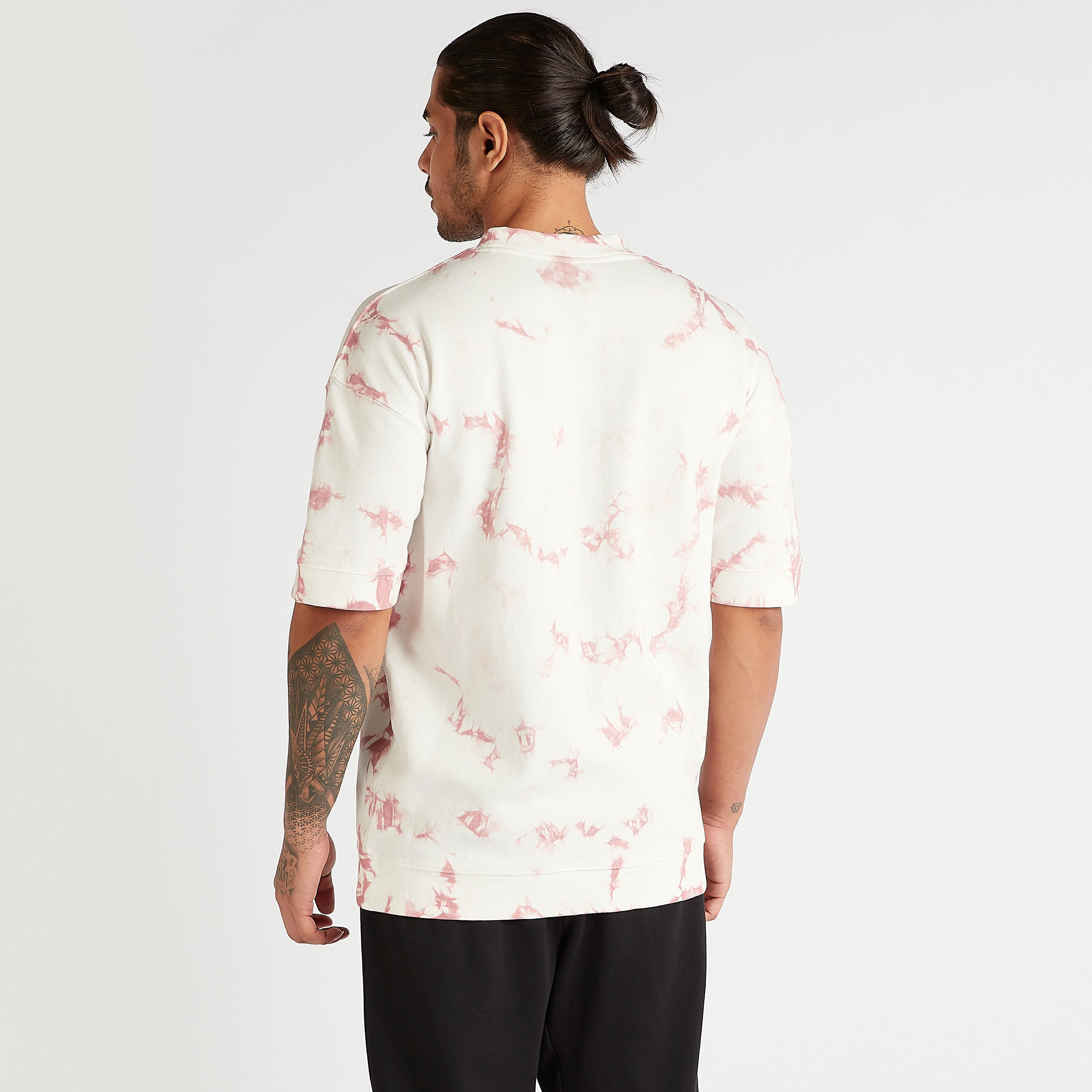 تيشيرت بطبعات مصبوغة بالكامل وياقة ضيّقة وأكمام قصيرة-men-clothing-tshirtsandpolos-tshirts-image-4