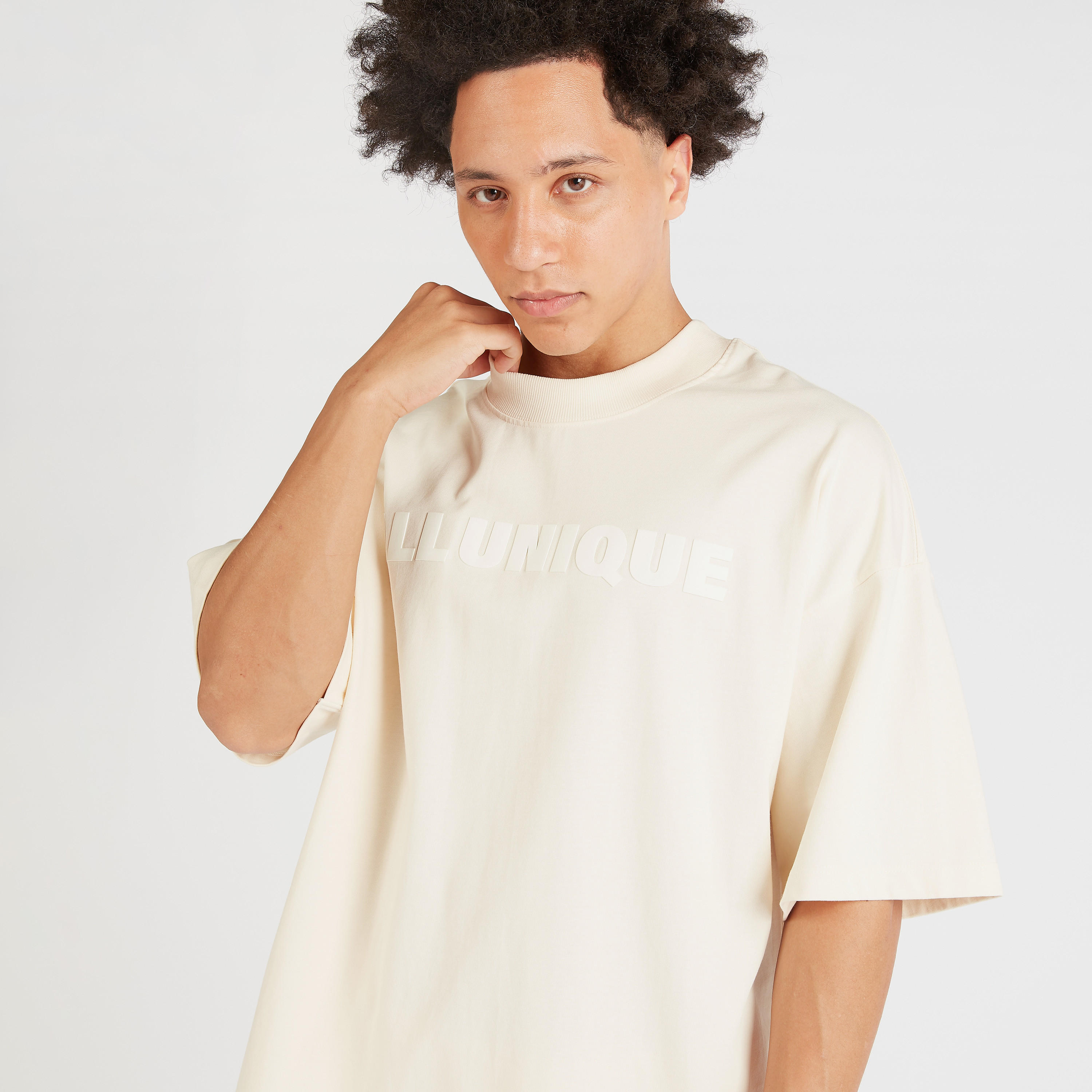 تيشيرت بياقة ضيّقة وأكمام قصيرة وطبعات-men-clothing-tshirtsandpolos-tshirts-image-3